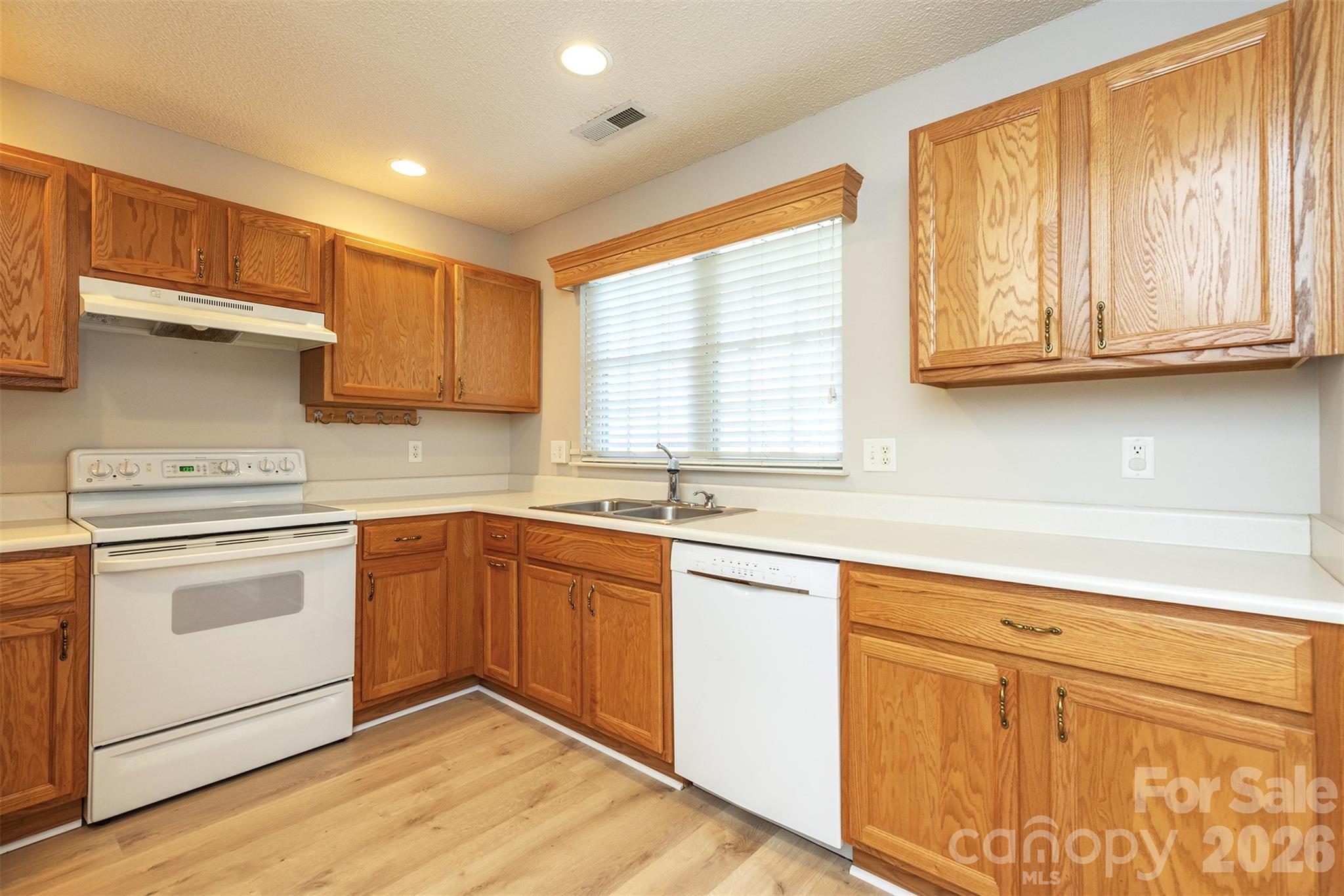 115 Creeks End Circle — Mills River