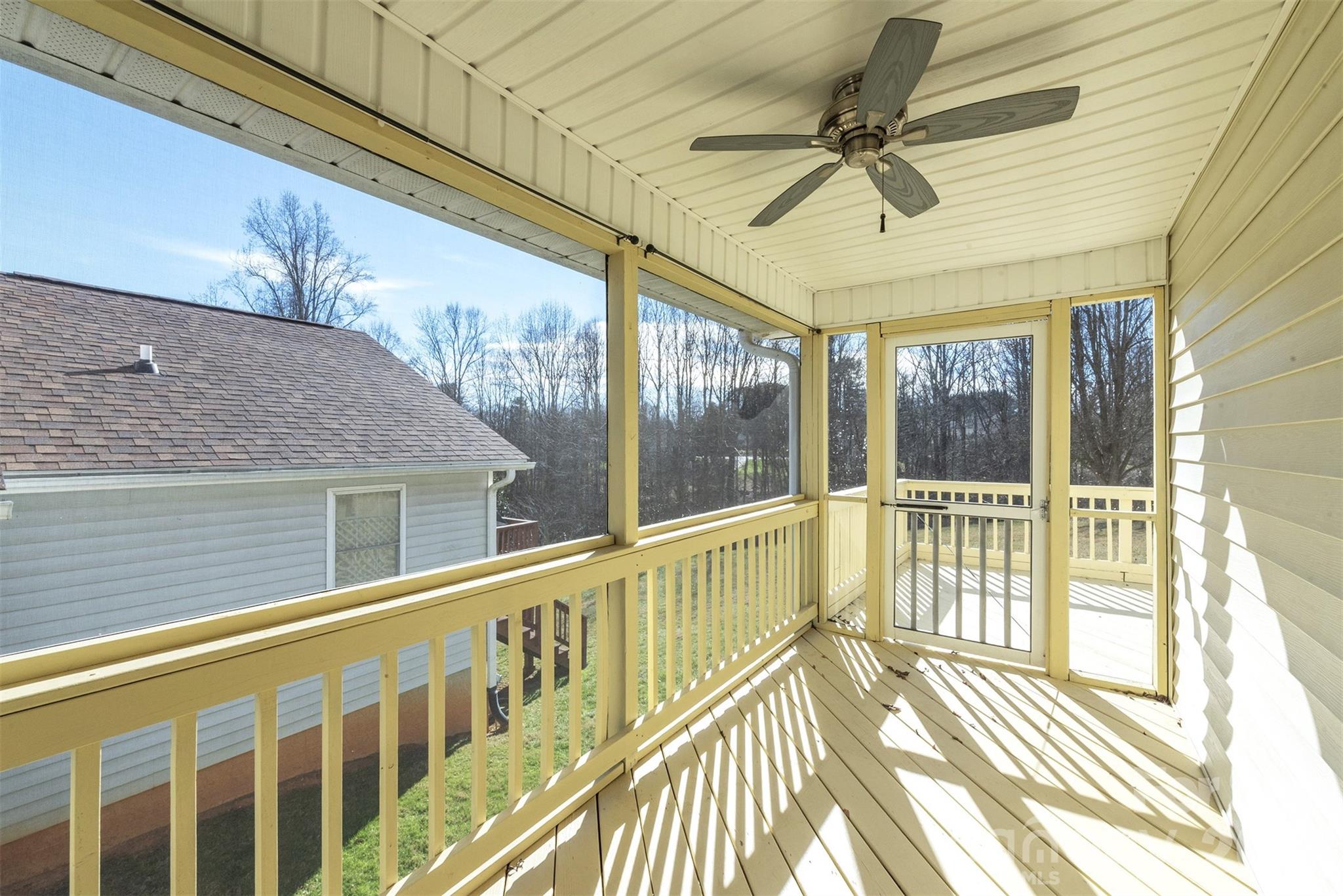 115 Creeks End Circle — Mills River