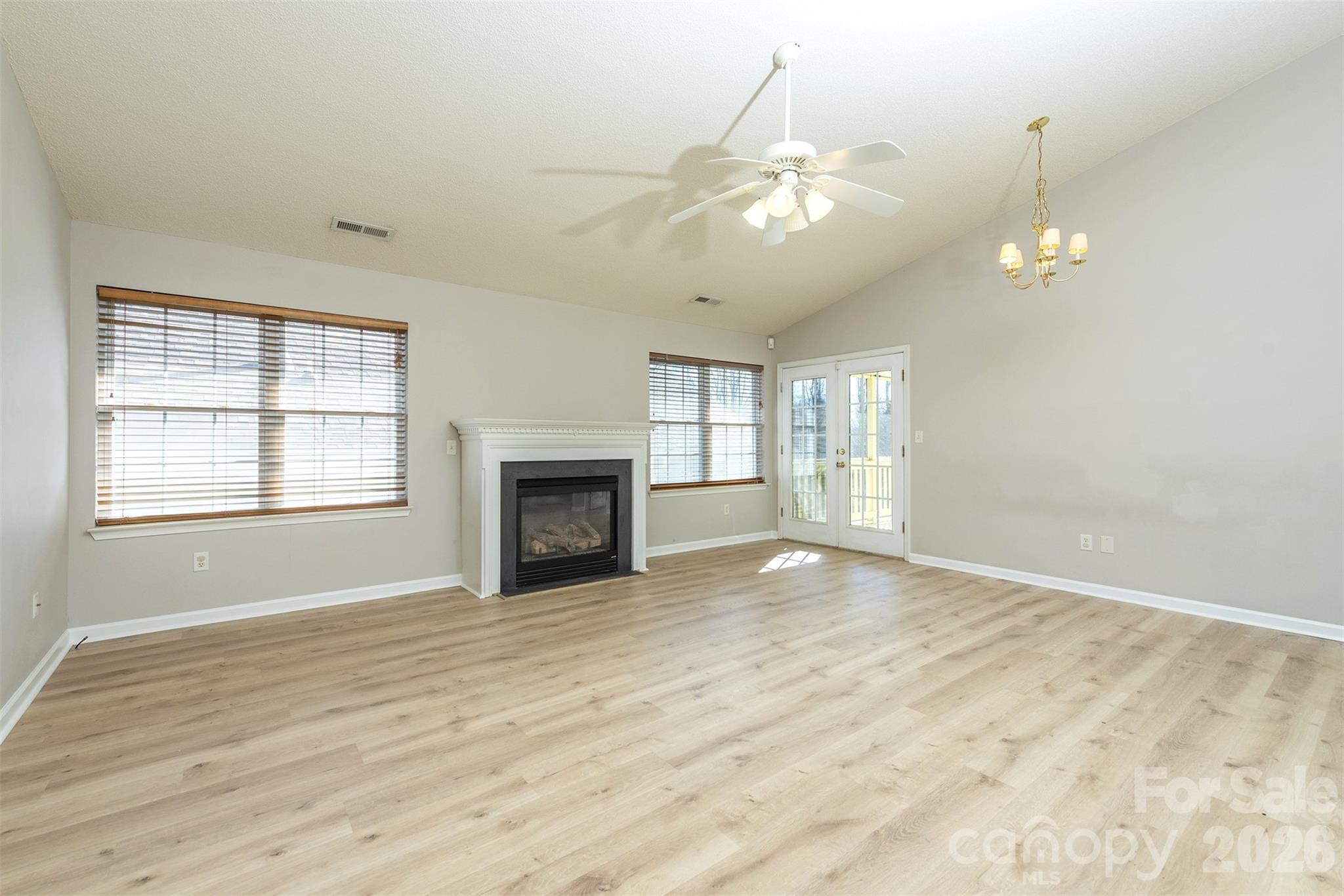 115 Creeks End Circle — Mills River