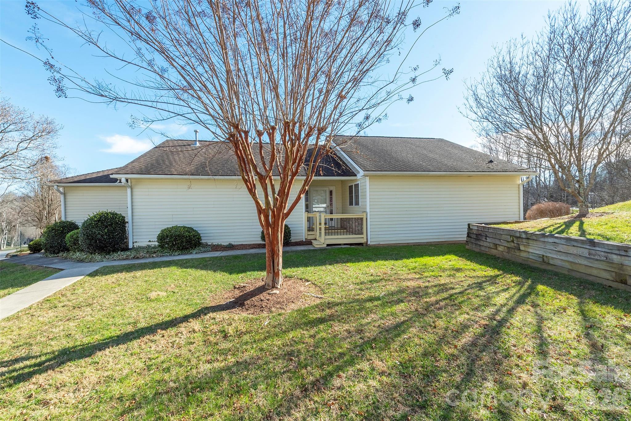 115 Creeks End Circle — Mills River