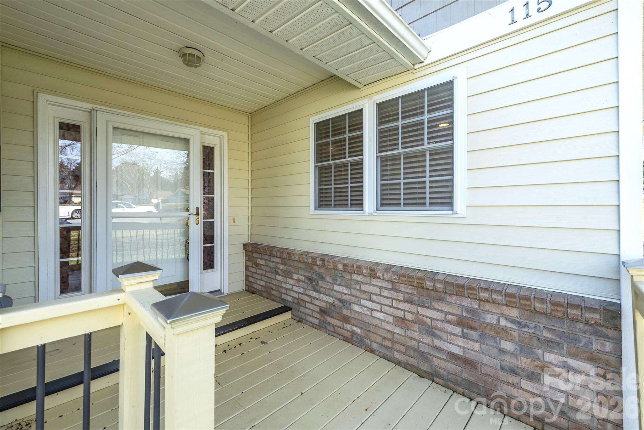 115 Creeks End Circle — Mills River