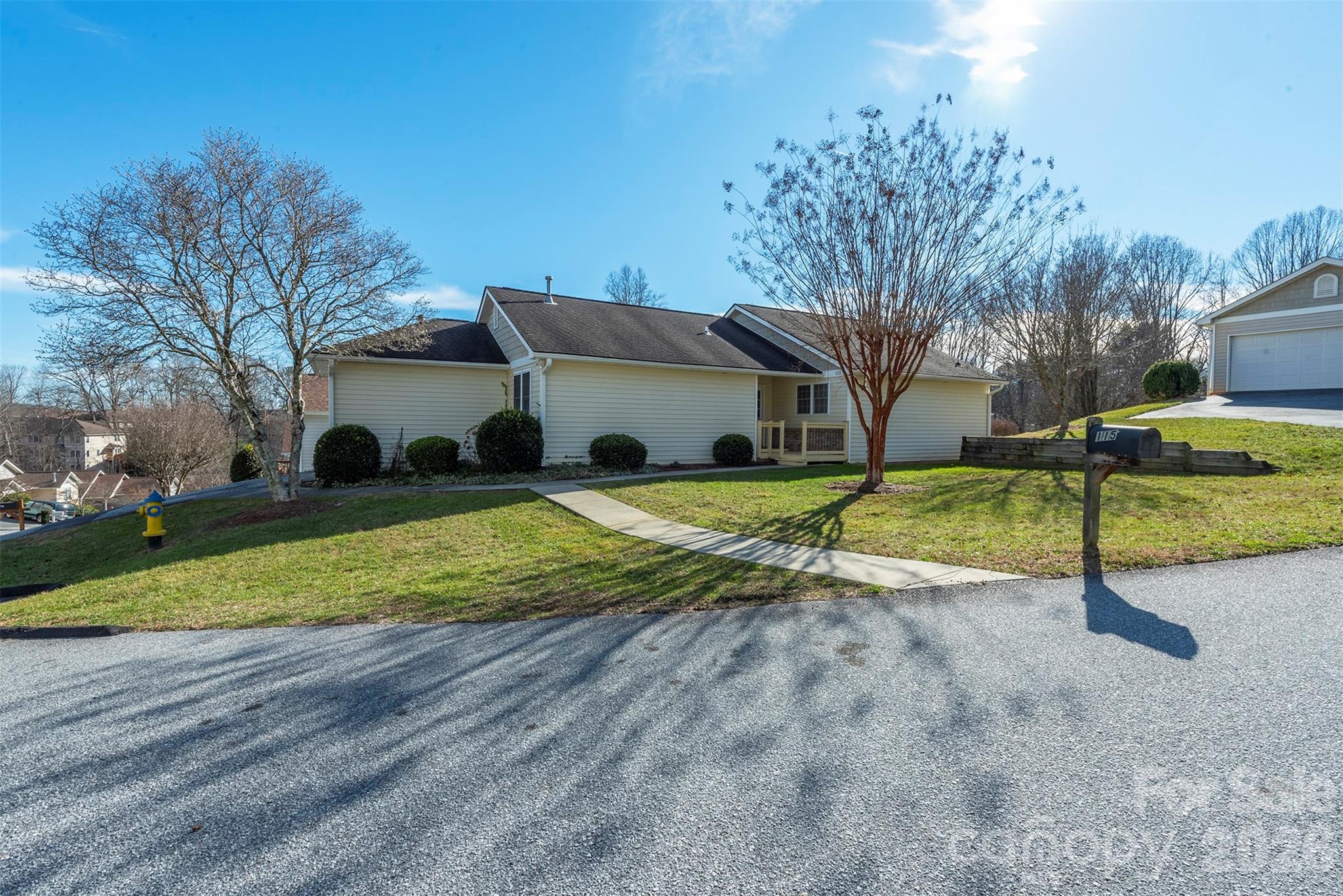 115 Creeks End Circle — Mills River