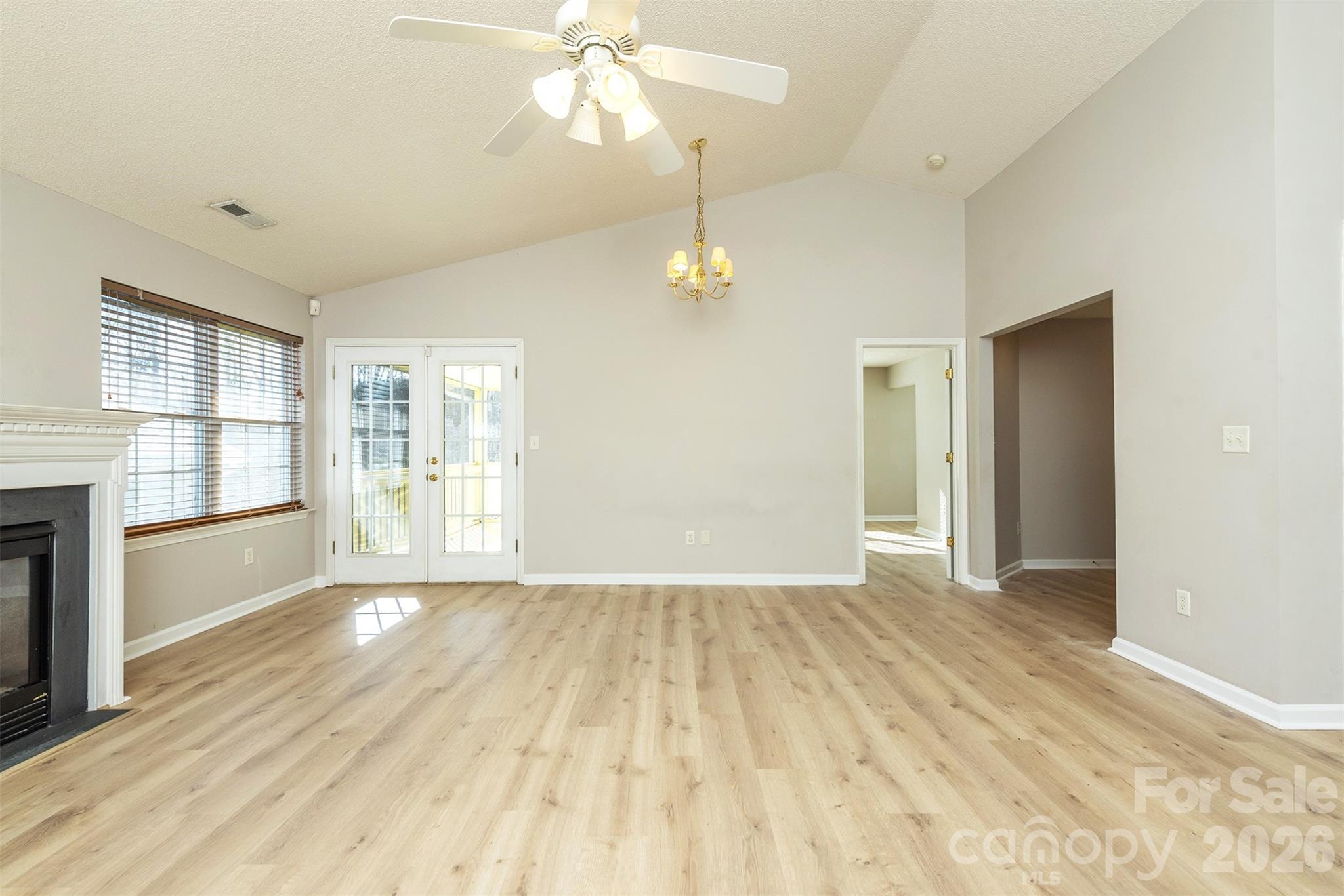 115 Creeks End Circle — Mills River