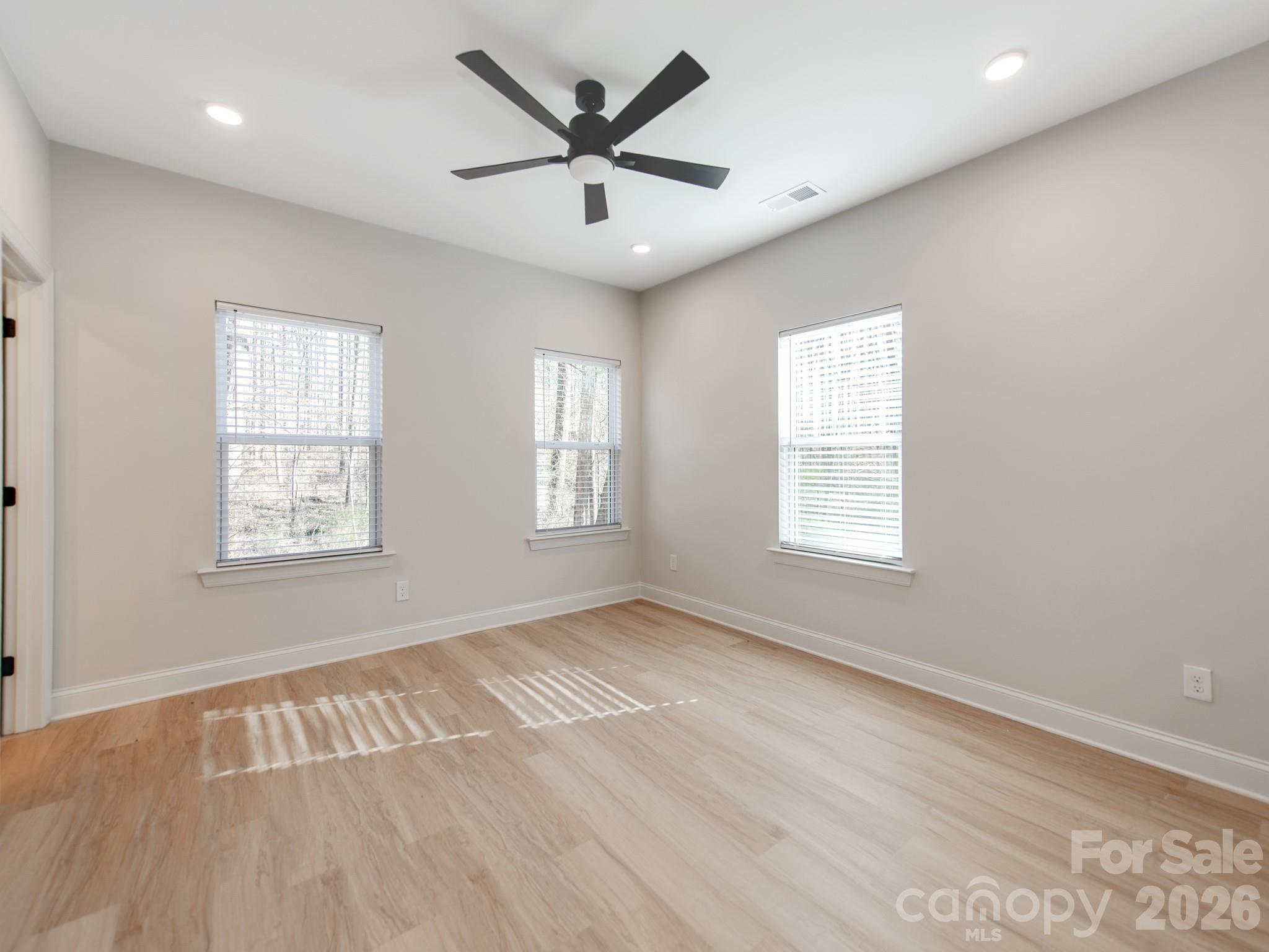 176 Whitetail Road — Statesville