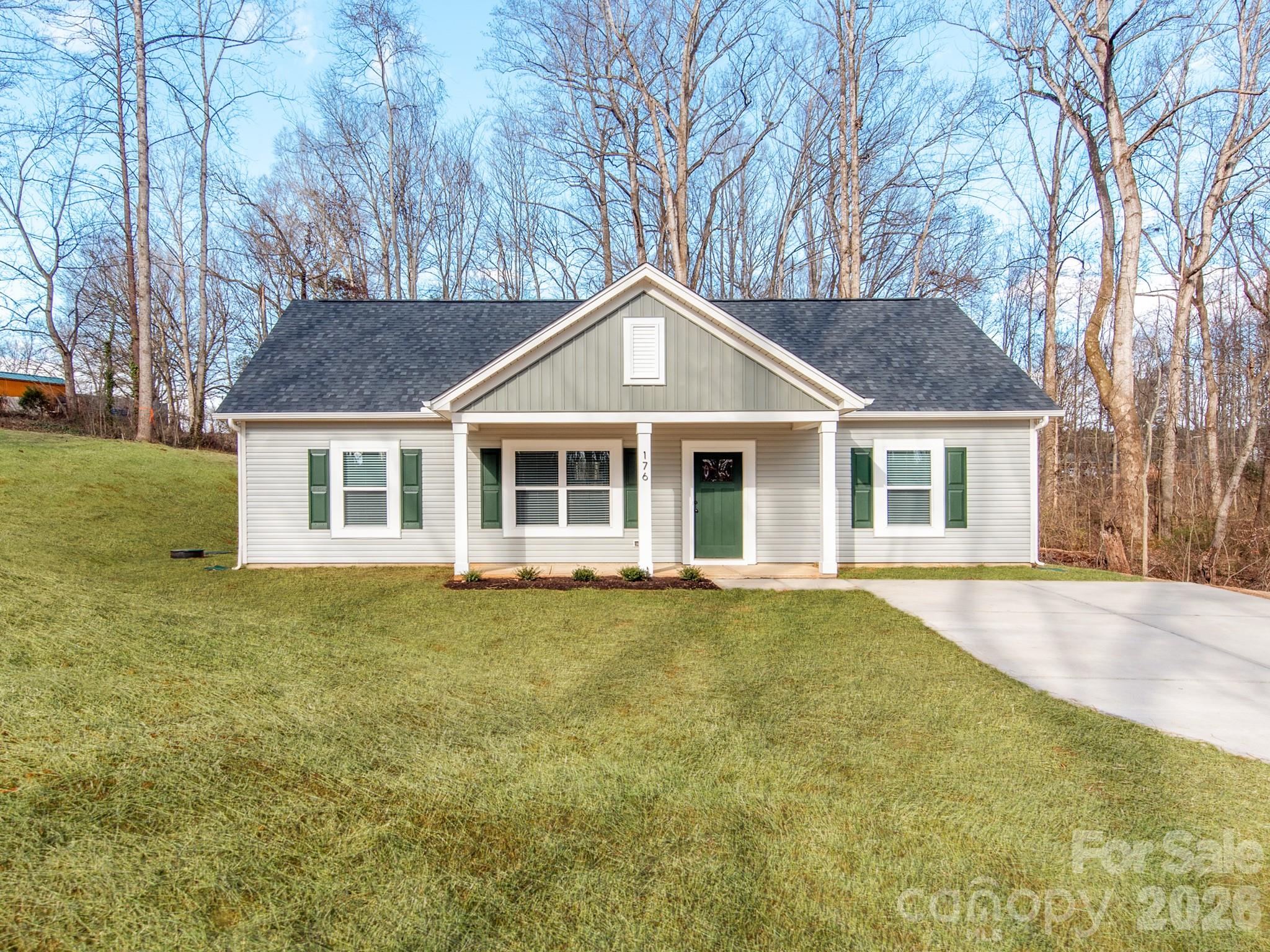 176 Whitetail Road — Statesville