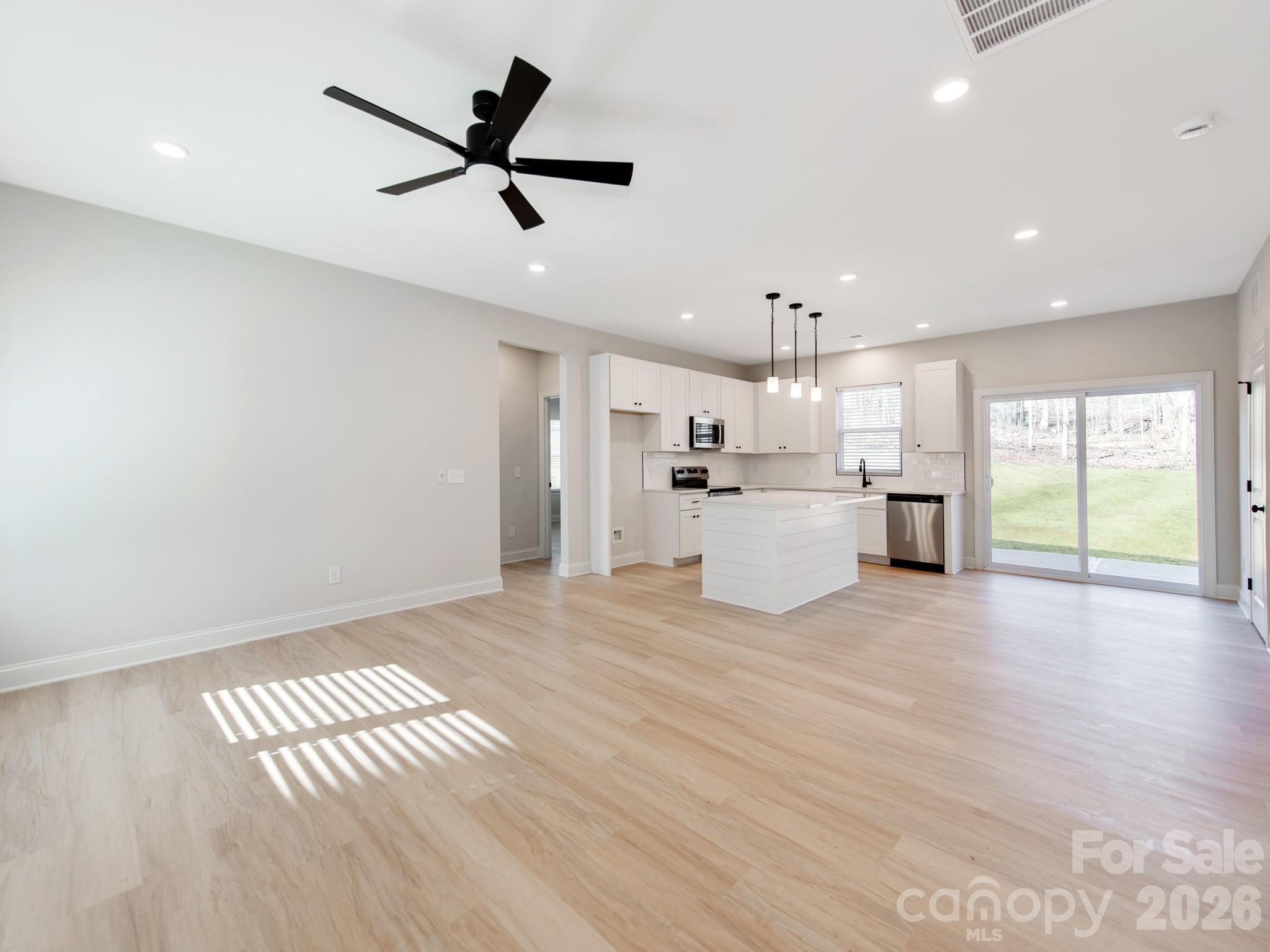 176 Whitetail Road — Statesville