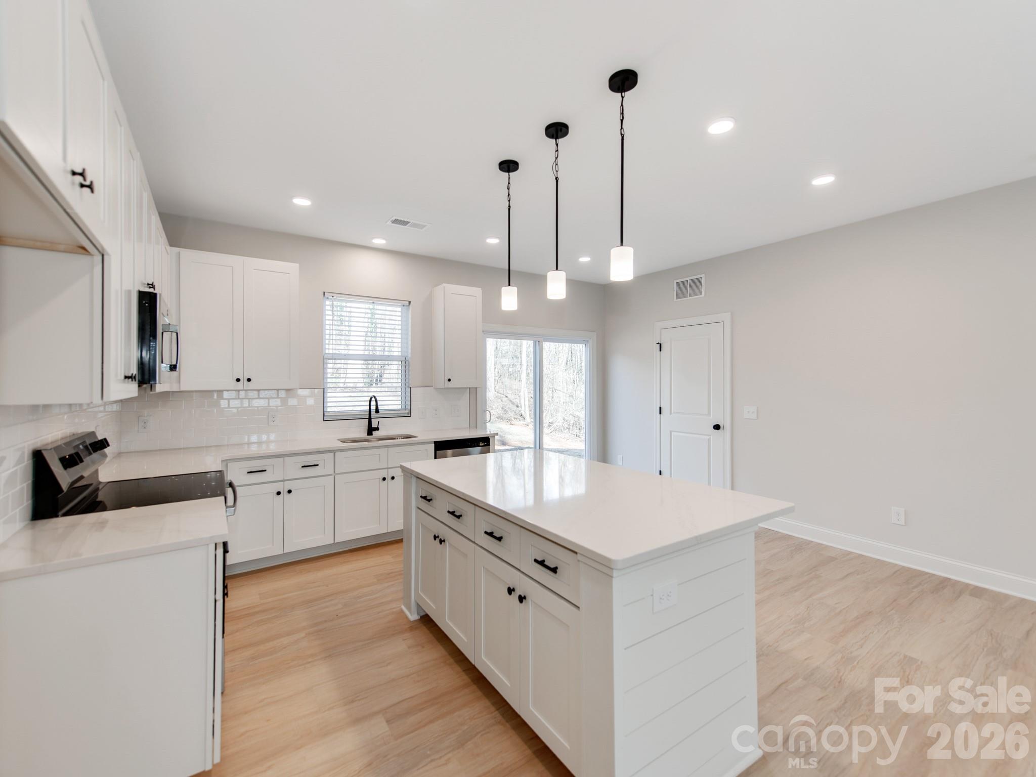 176 Whitetail Road — Statesville