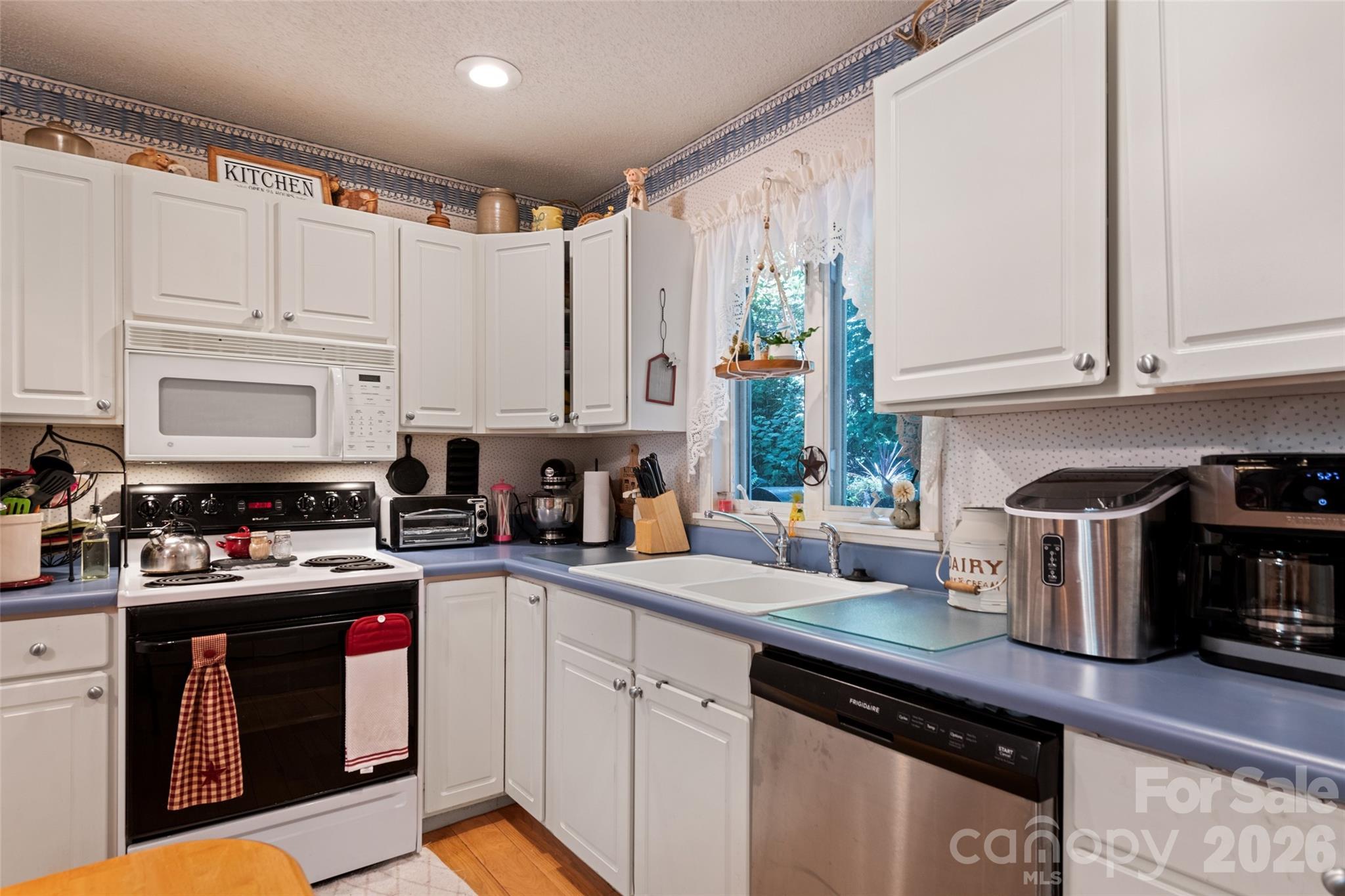 650 Creekside Drive — Maggie Valley