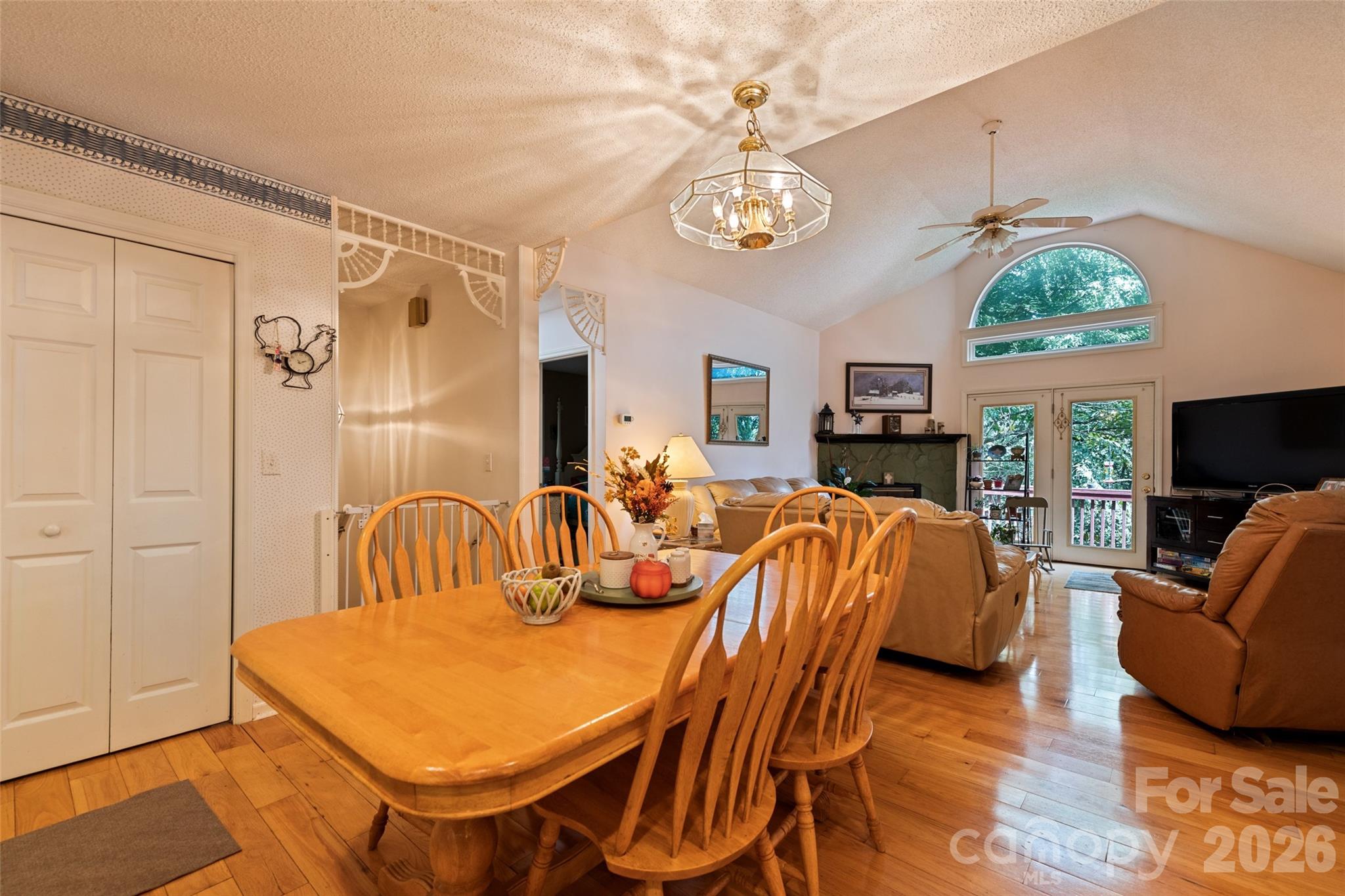 650 Creekside Drive — Maggie Valley