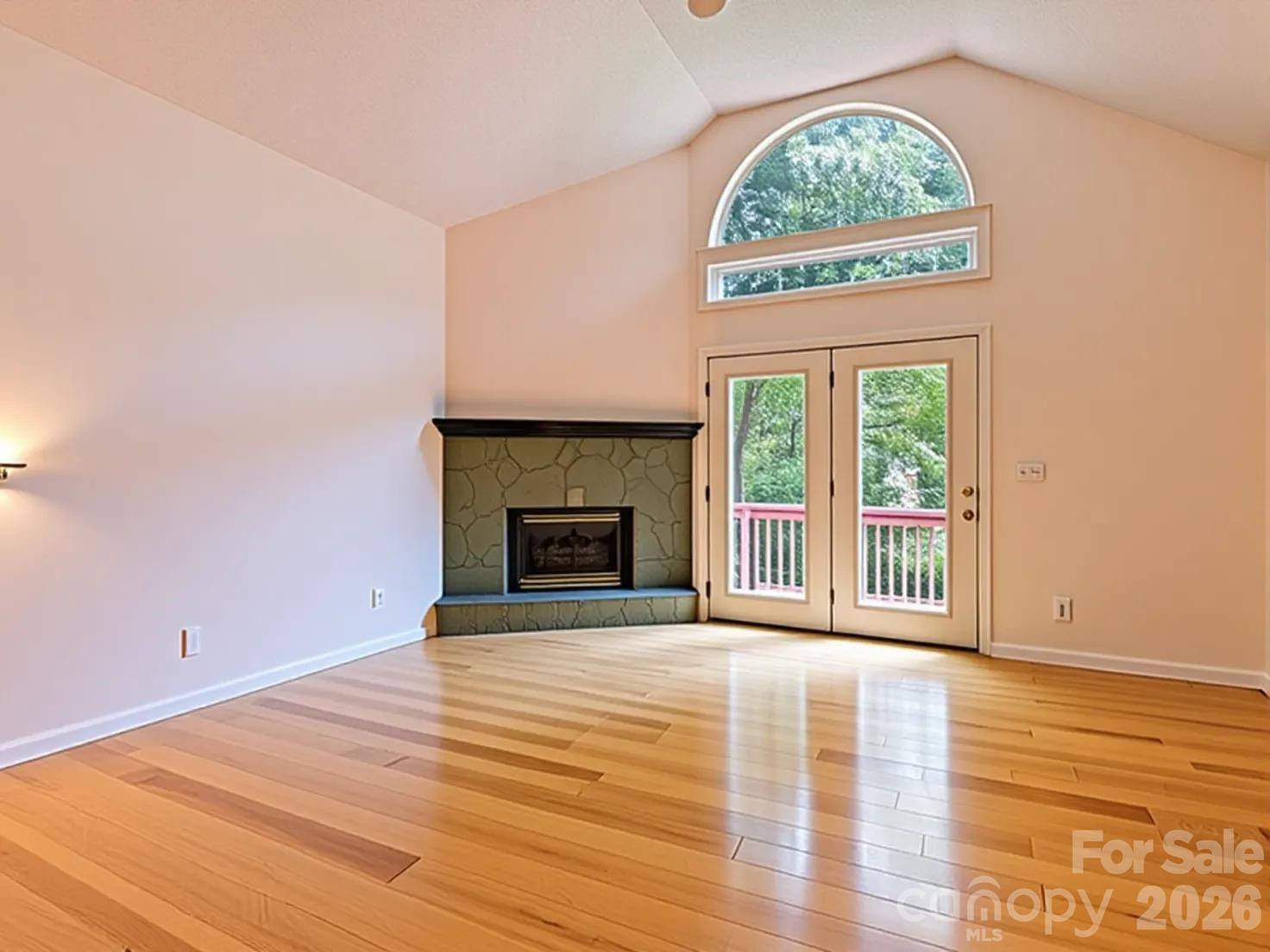 650 Creekside Drive — Maggie Valley