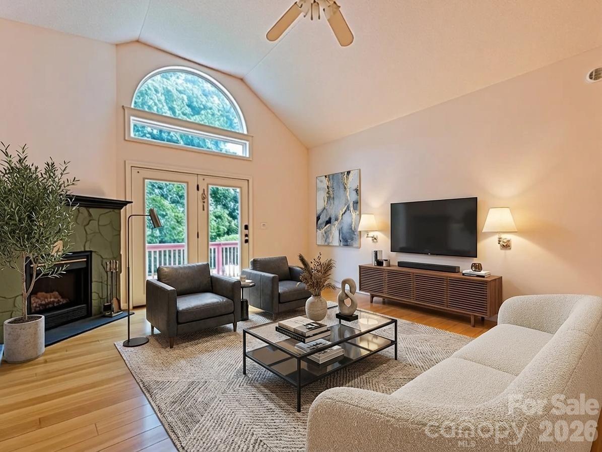 650 Creekside Drive — Maggie Valley