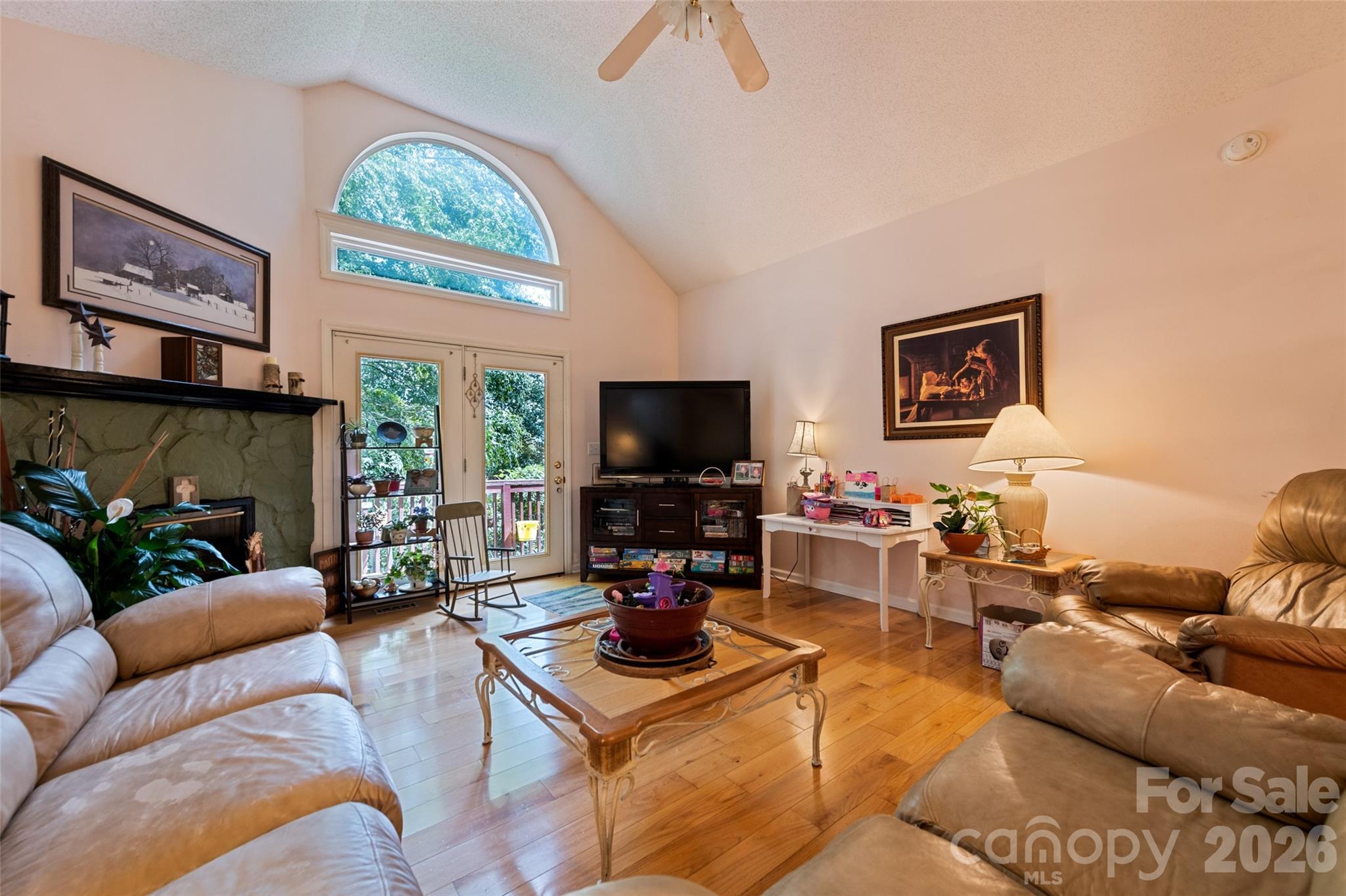 650 Creekside Drive — Maggie Valley