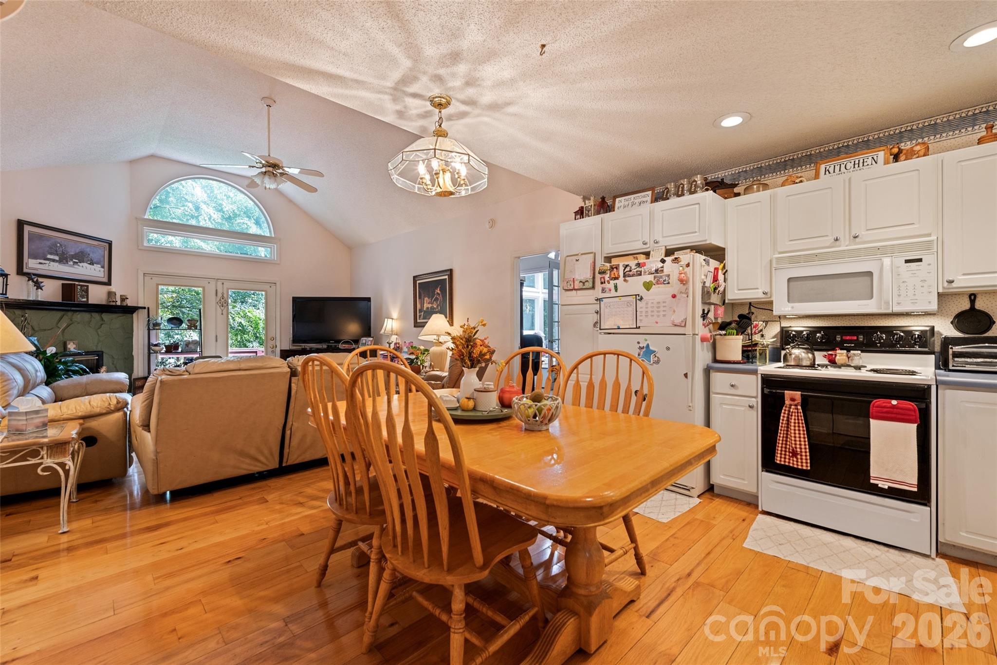 650 Creekside Drive — Maggie Valley