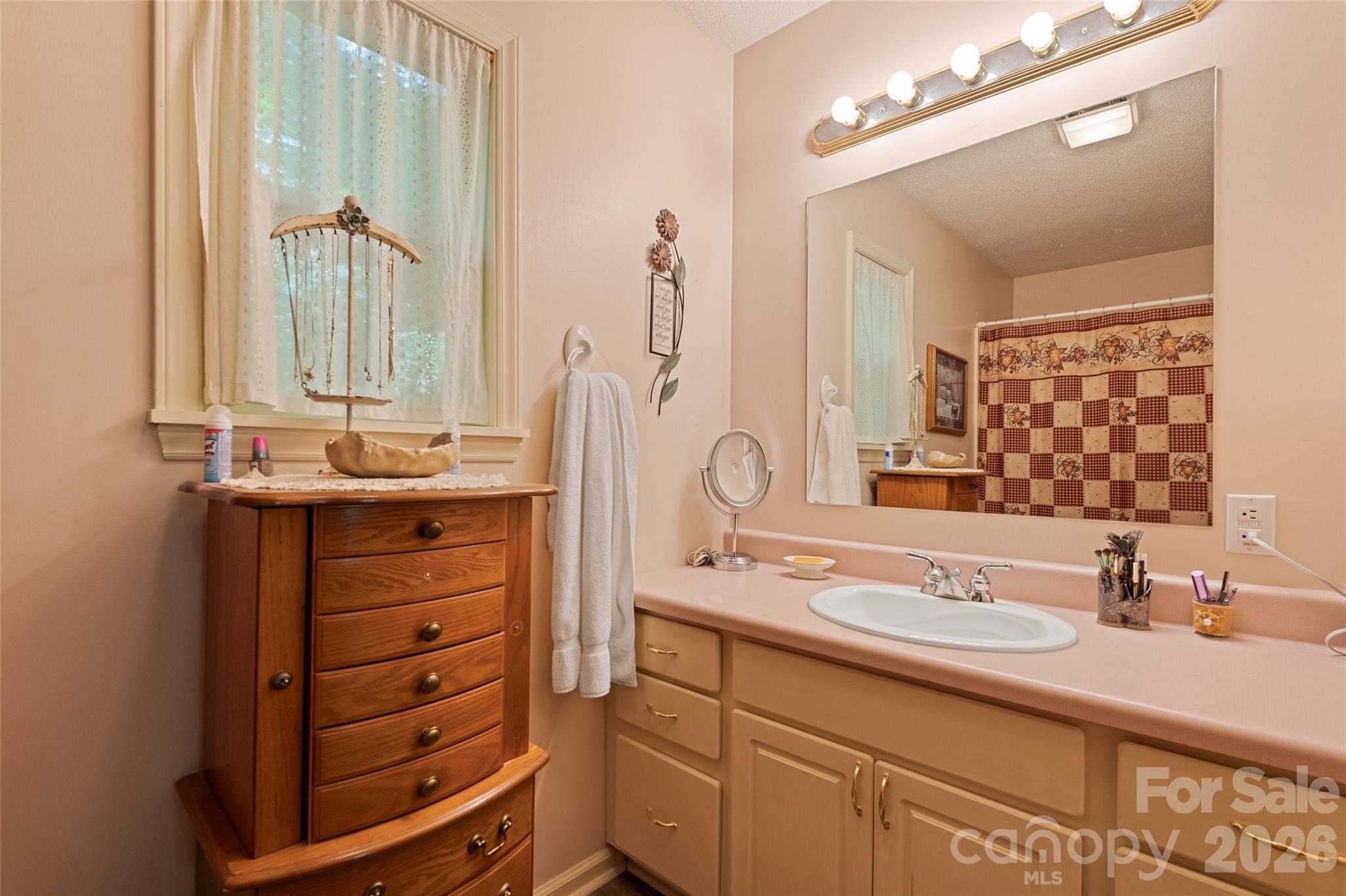 650 Creekside Drive — Maggie Valley