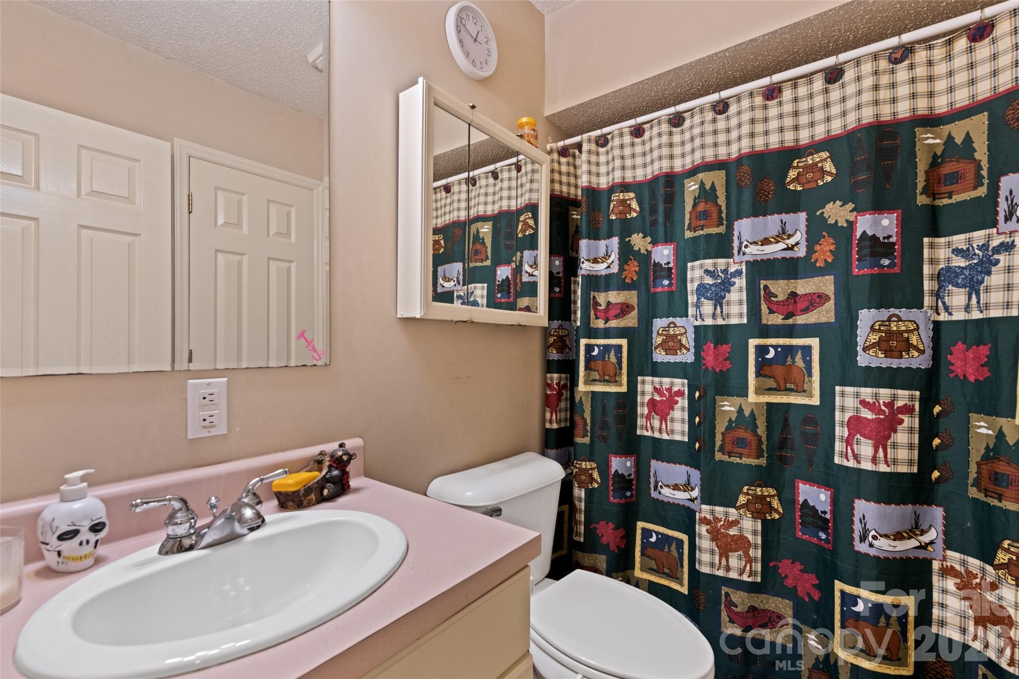 650 Creekside Drive — Maggie Valley