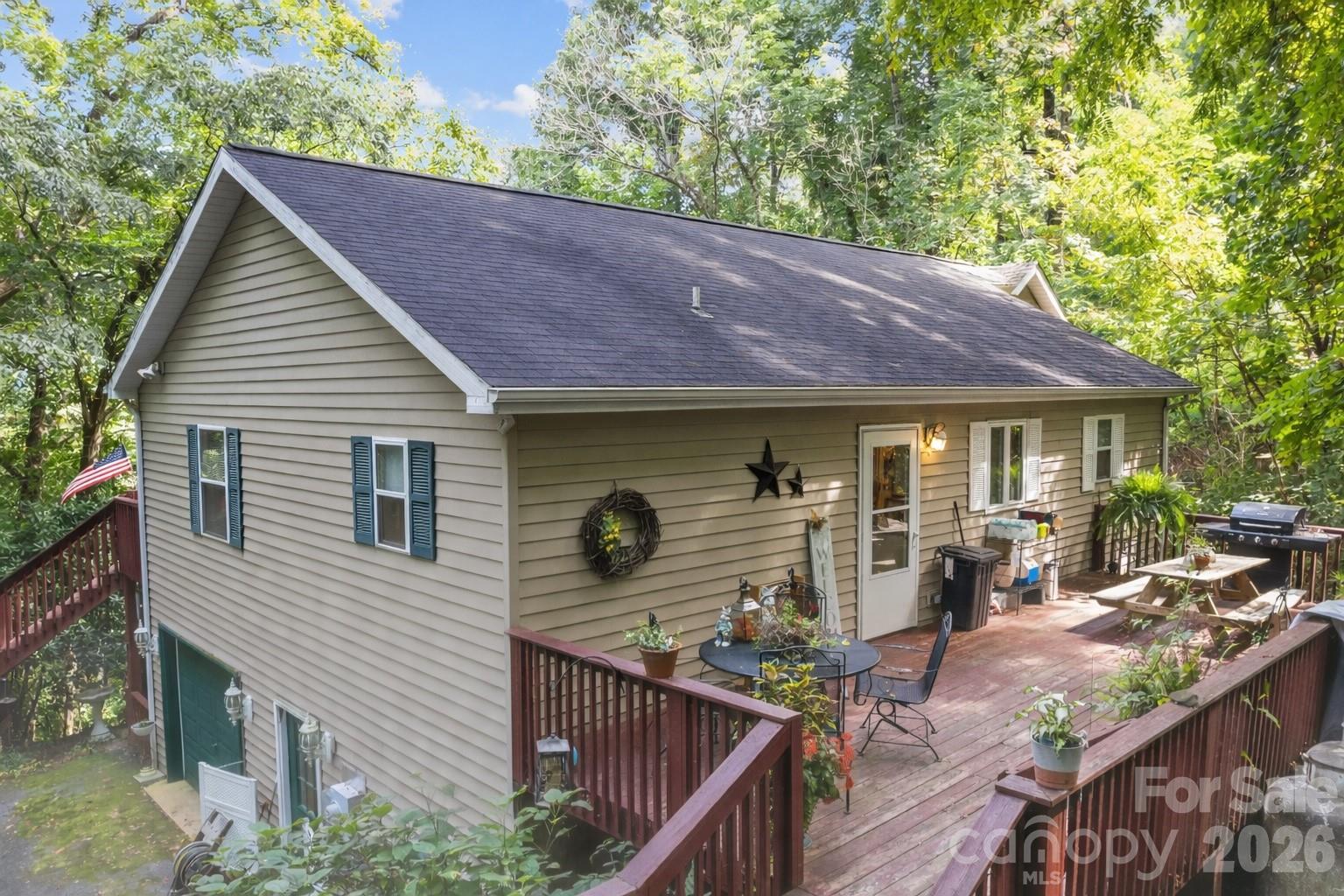 650 Creekside Drive — Maggie Valley
