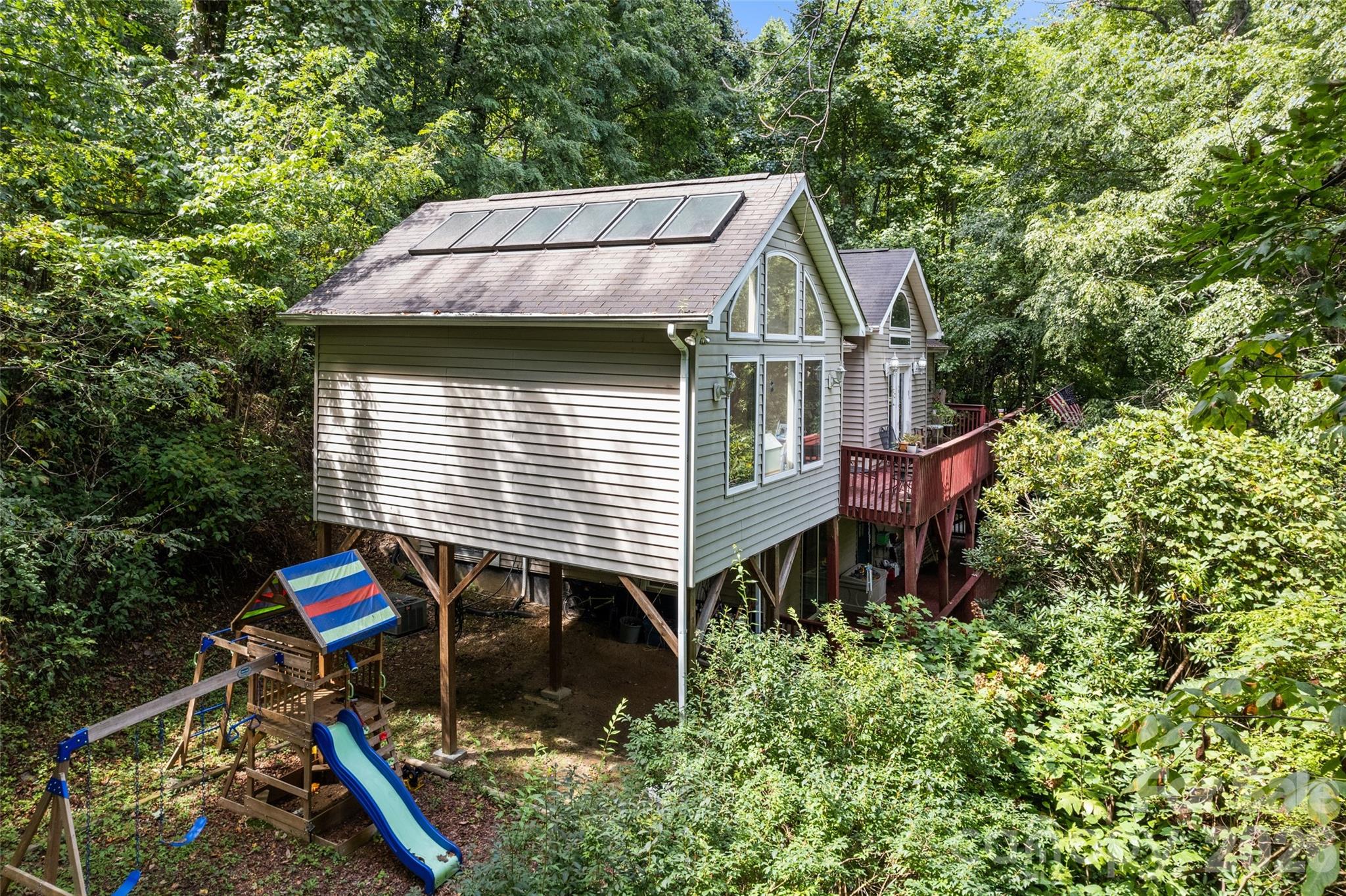 650 Creekside Drive — Maggie Valley