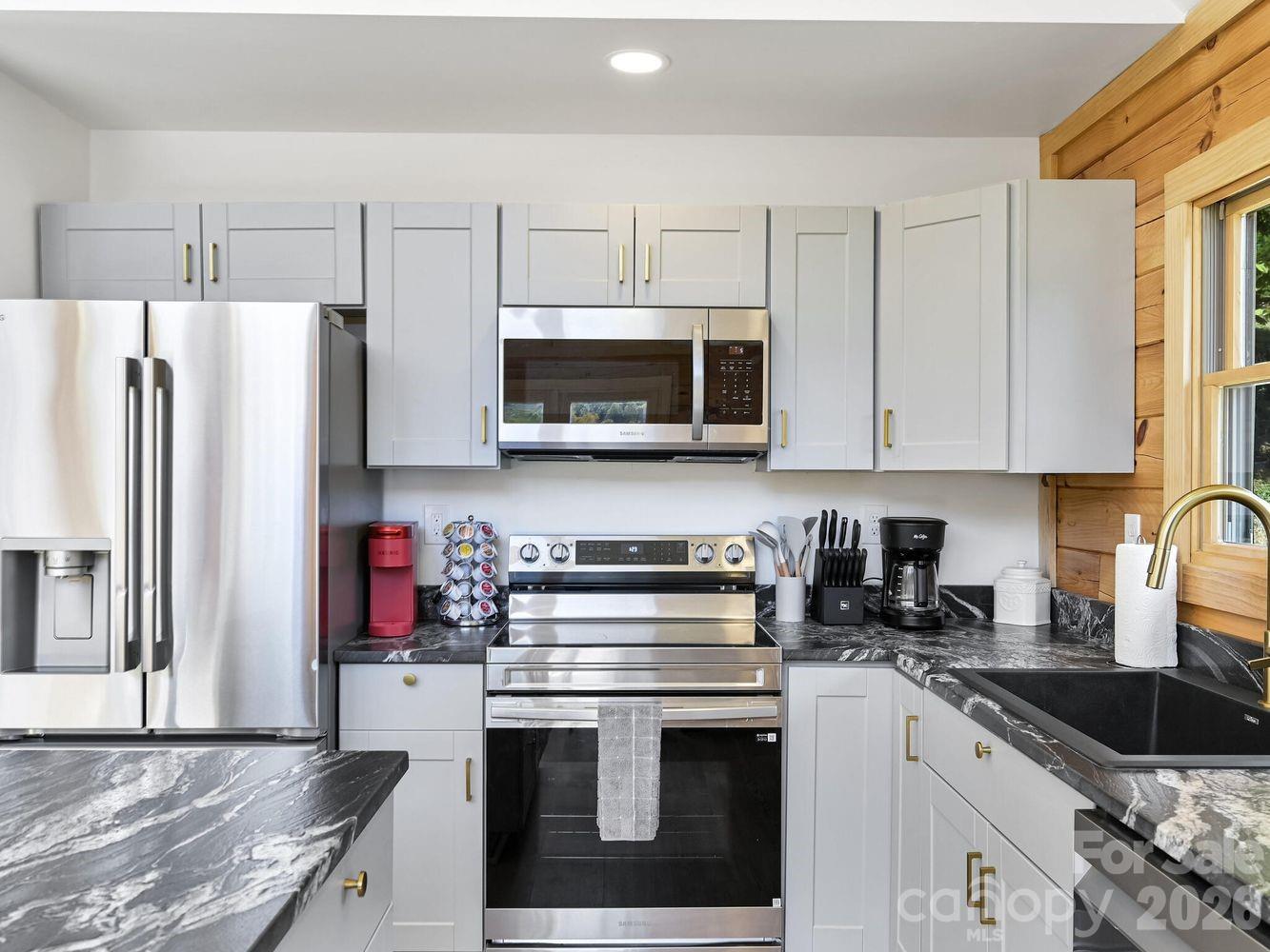 194 Fox Run Road — Canton