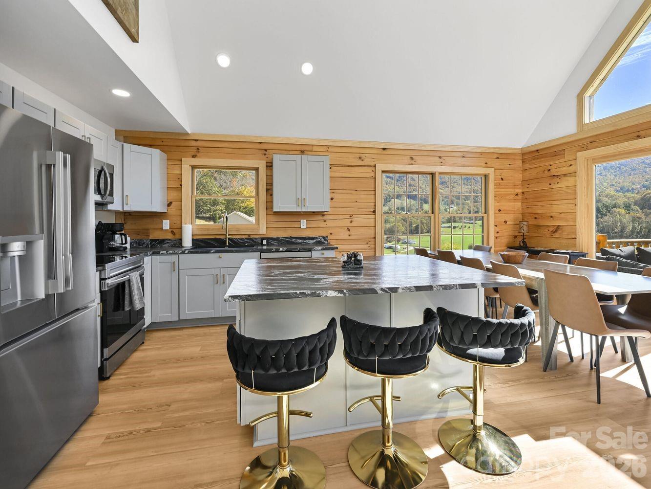 194 Fox Run Road — Canton