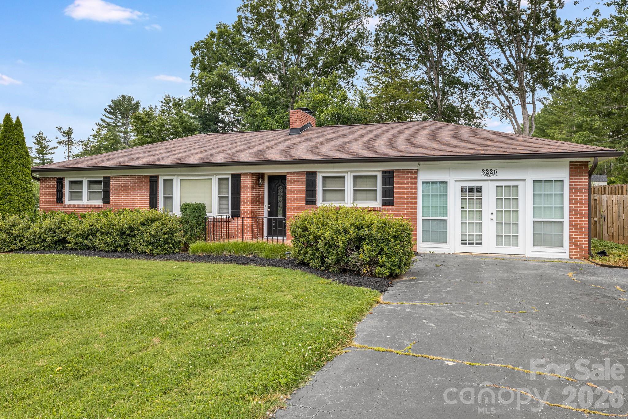 3226 Charlyne Drive — Hendersonville