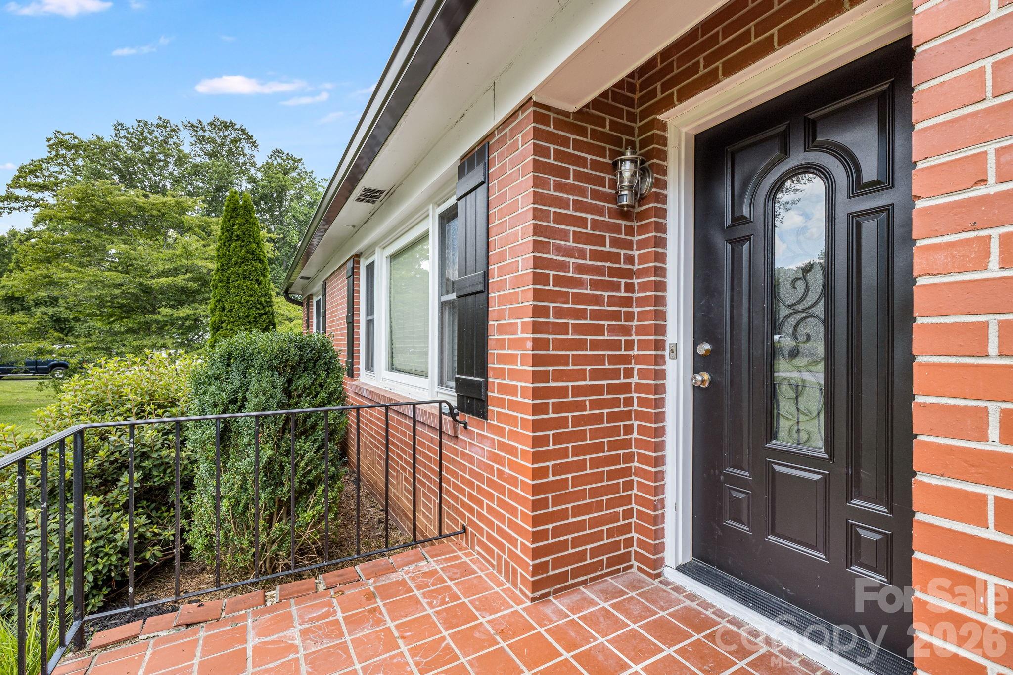 3226 Charlyne Drive — Hendersonville