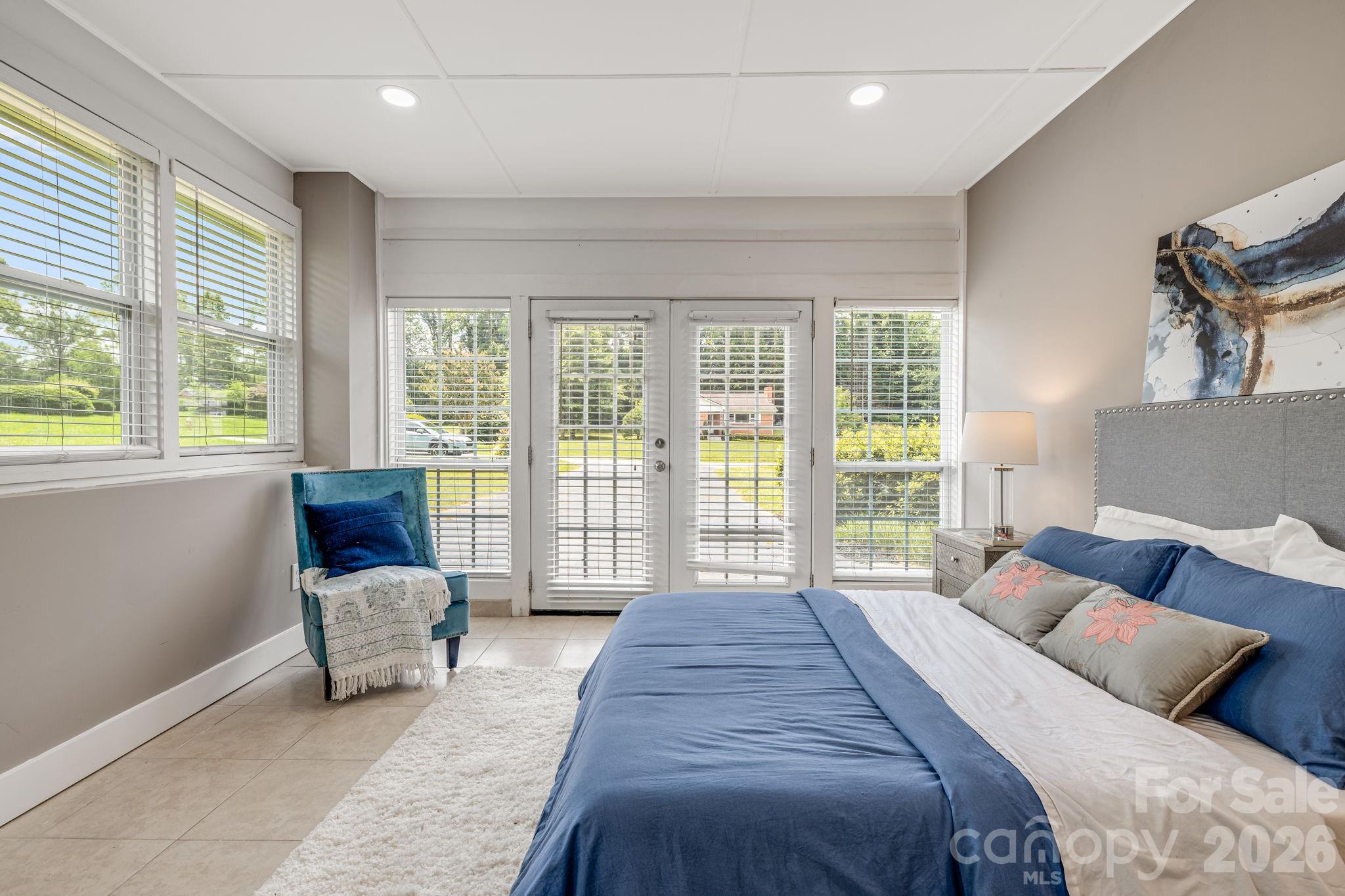 3226 Charlyne Drive — Hendersonville