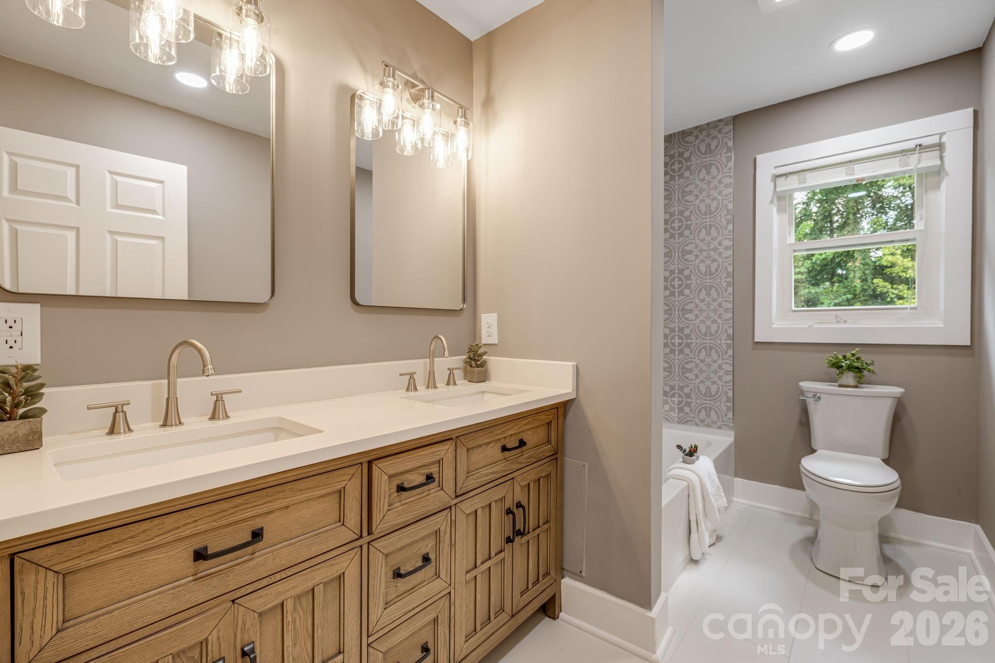 3226 Charlyne Drive — Hendersonville