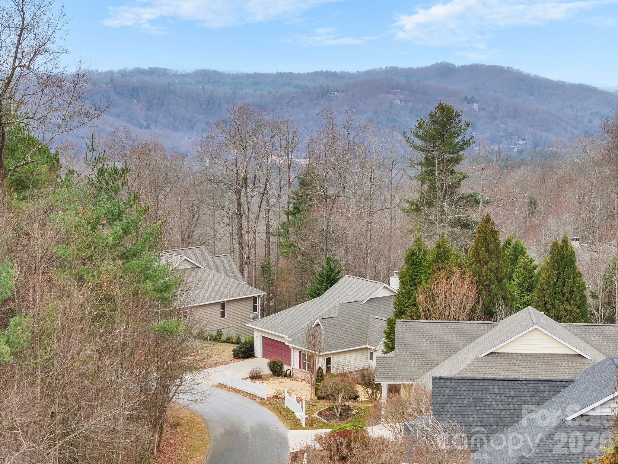 242 Carriage Summitt Way — Hendersonville