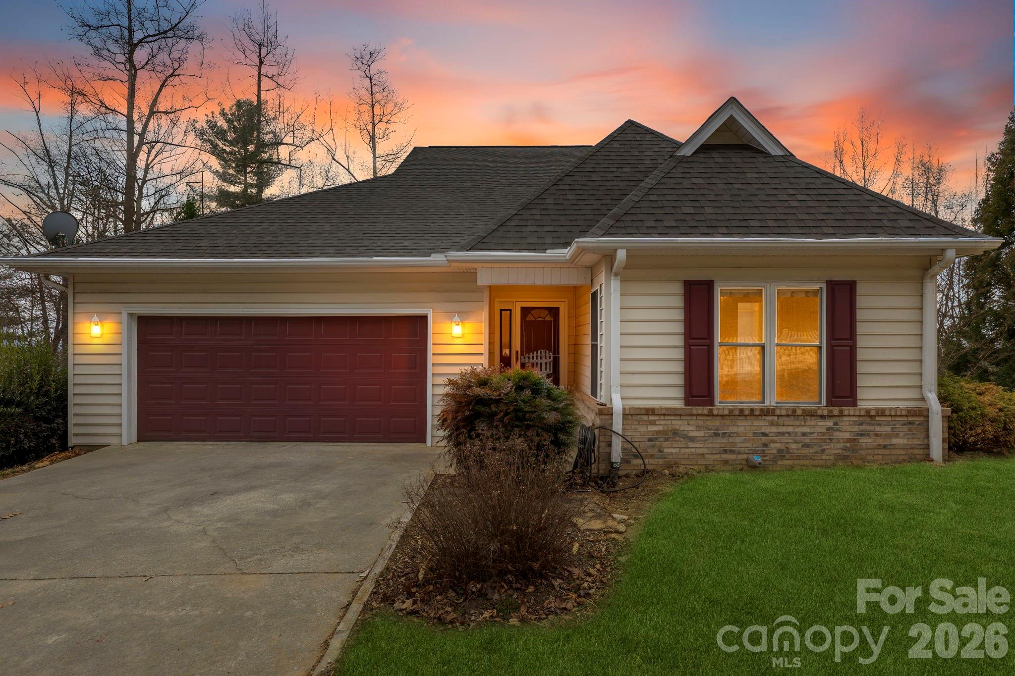 242 Carriage Summitt Way — Hendersonville