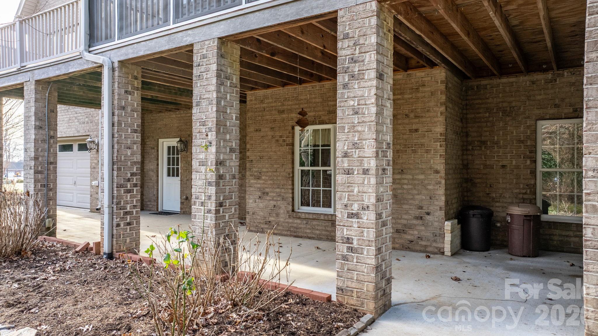 2301 Willow Creek Drive — Newton