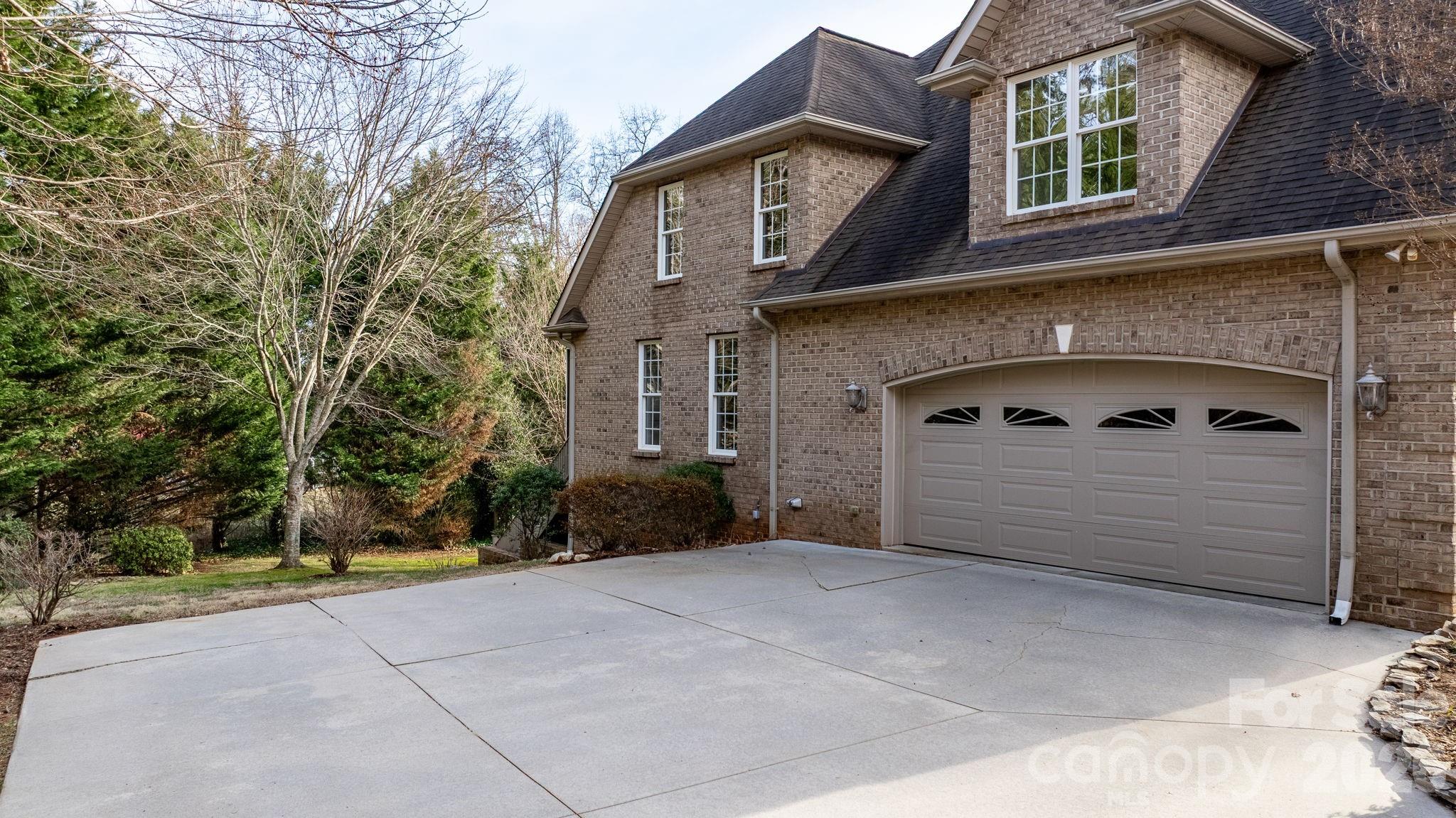 2301 Willow Creek Drive — Newton