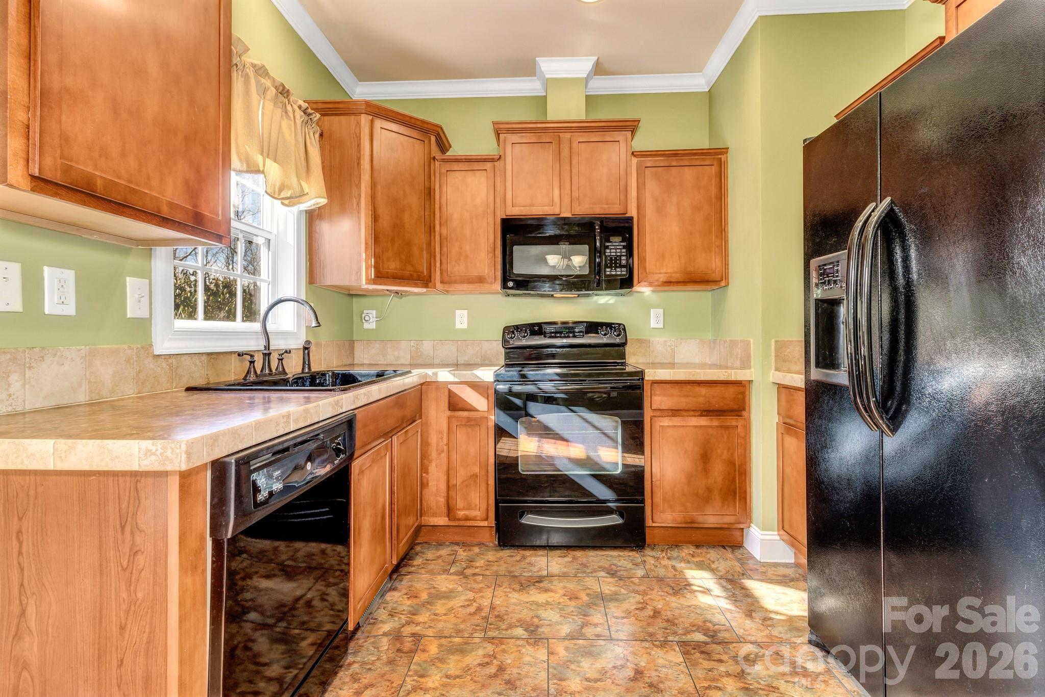 387 Goodview Drive — Hendersonville