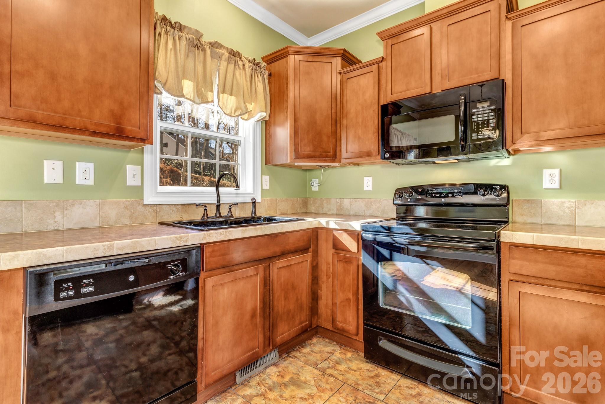 387 Goodview Drive — Hendersonville