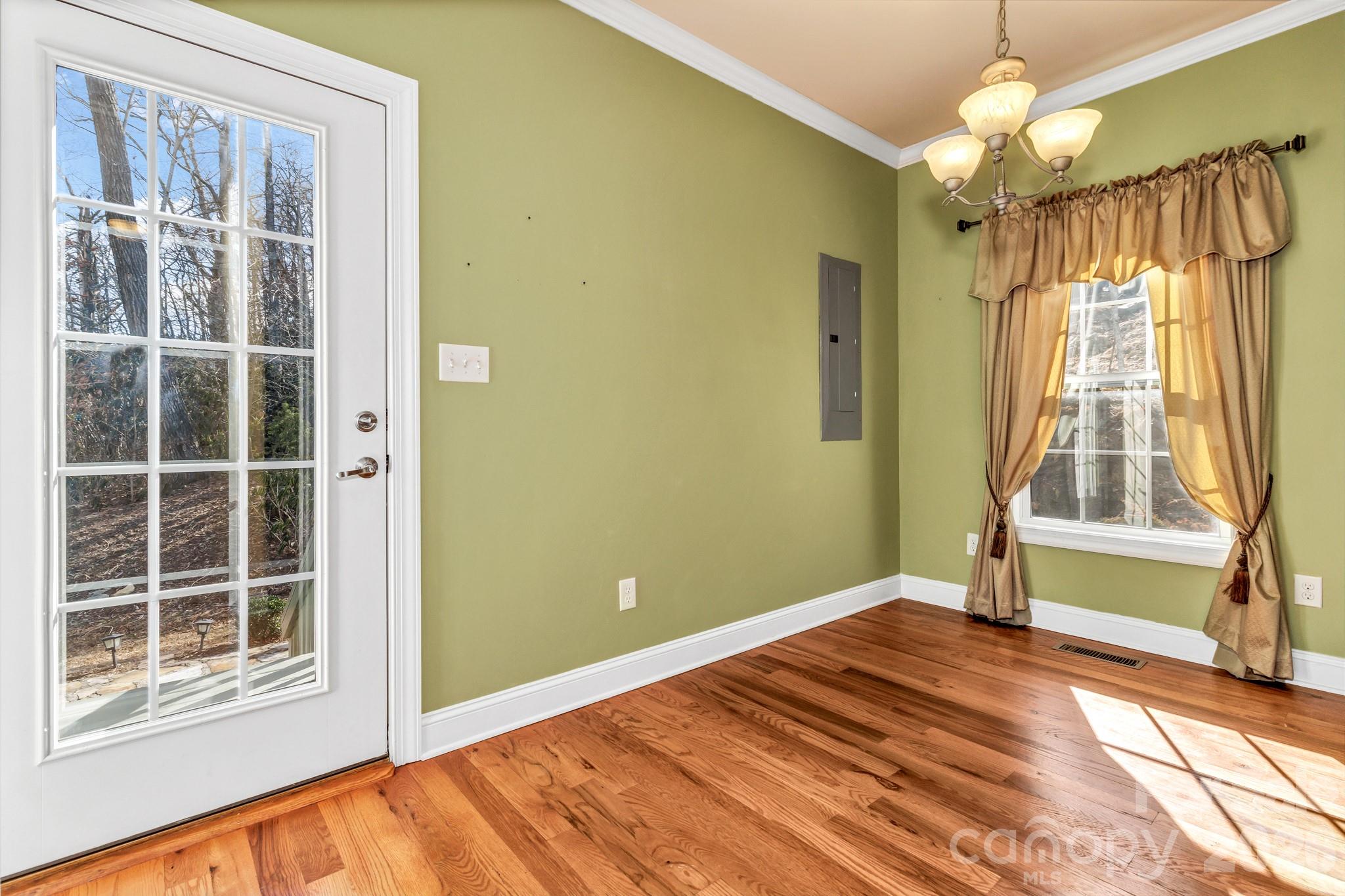 387 Goodview Drive — Hendersonville