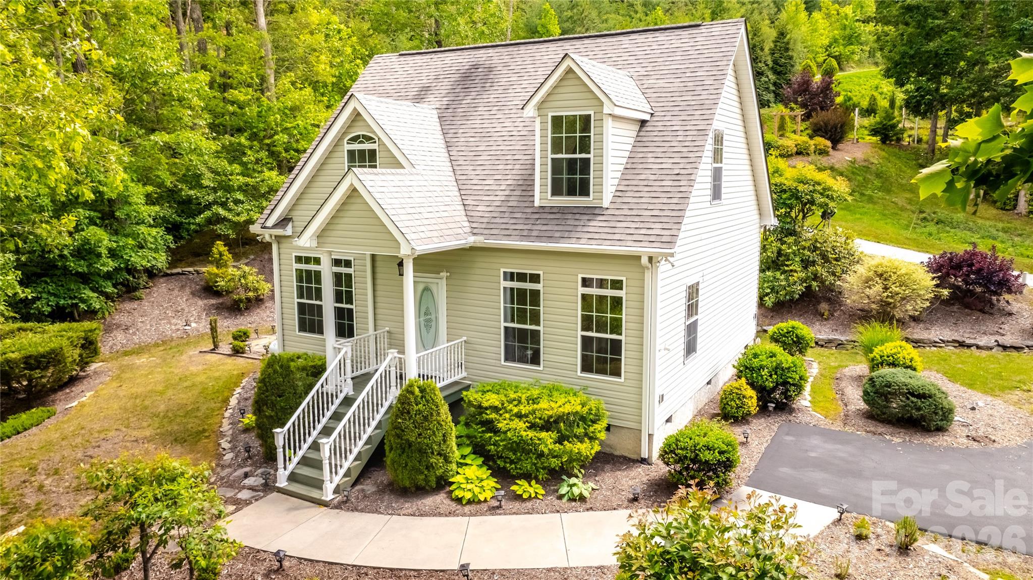 387 Goodview Drive — Hendersonville