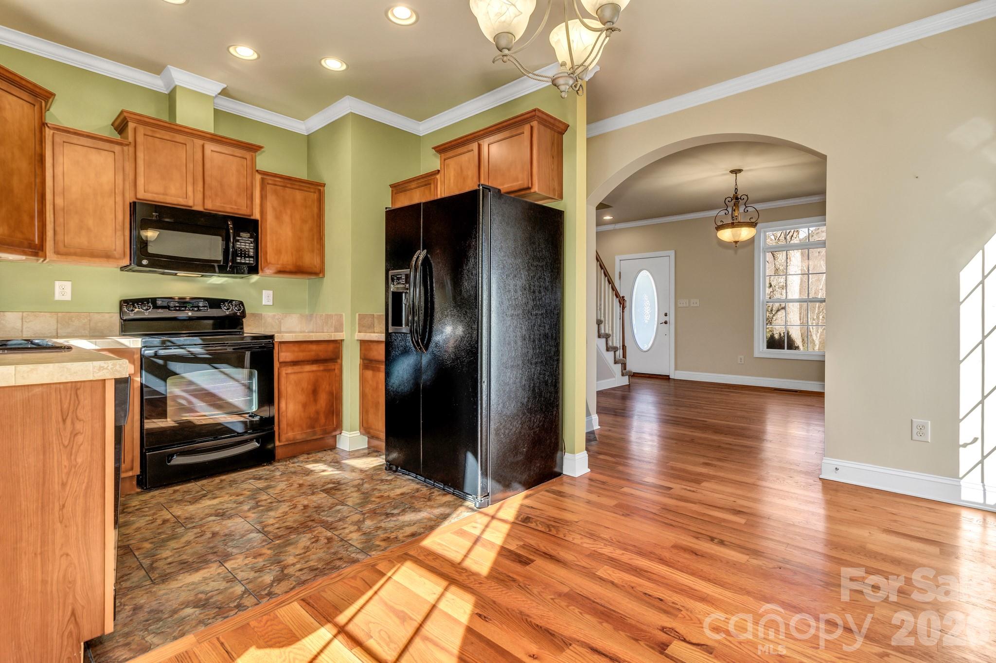 387 Goodview Drive — Hendersonville