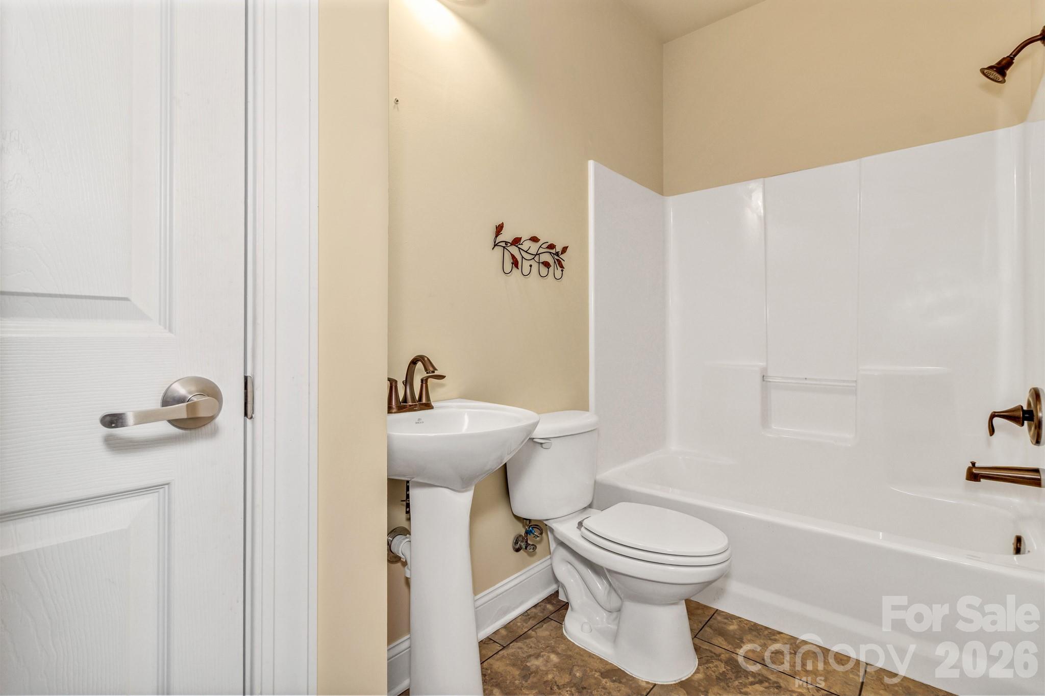 387 Goodview Drive — Hendersonville