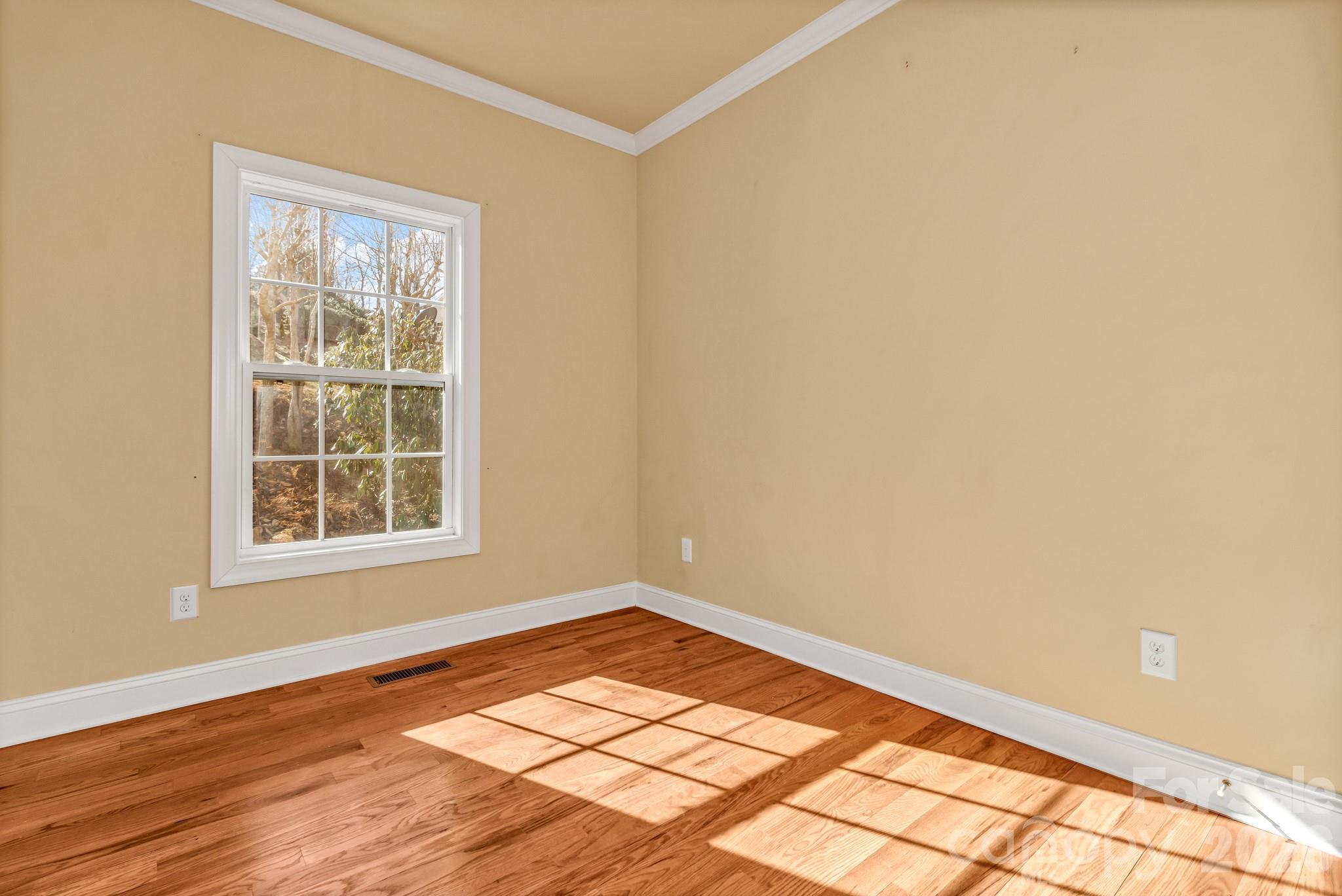 387 Goodview Drive — Hendersonville