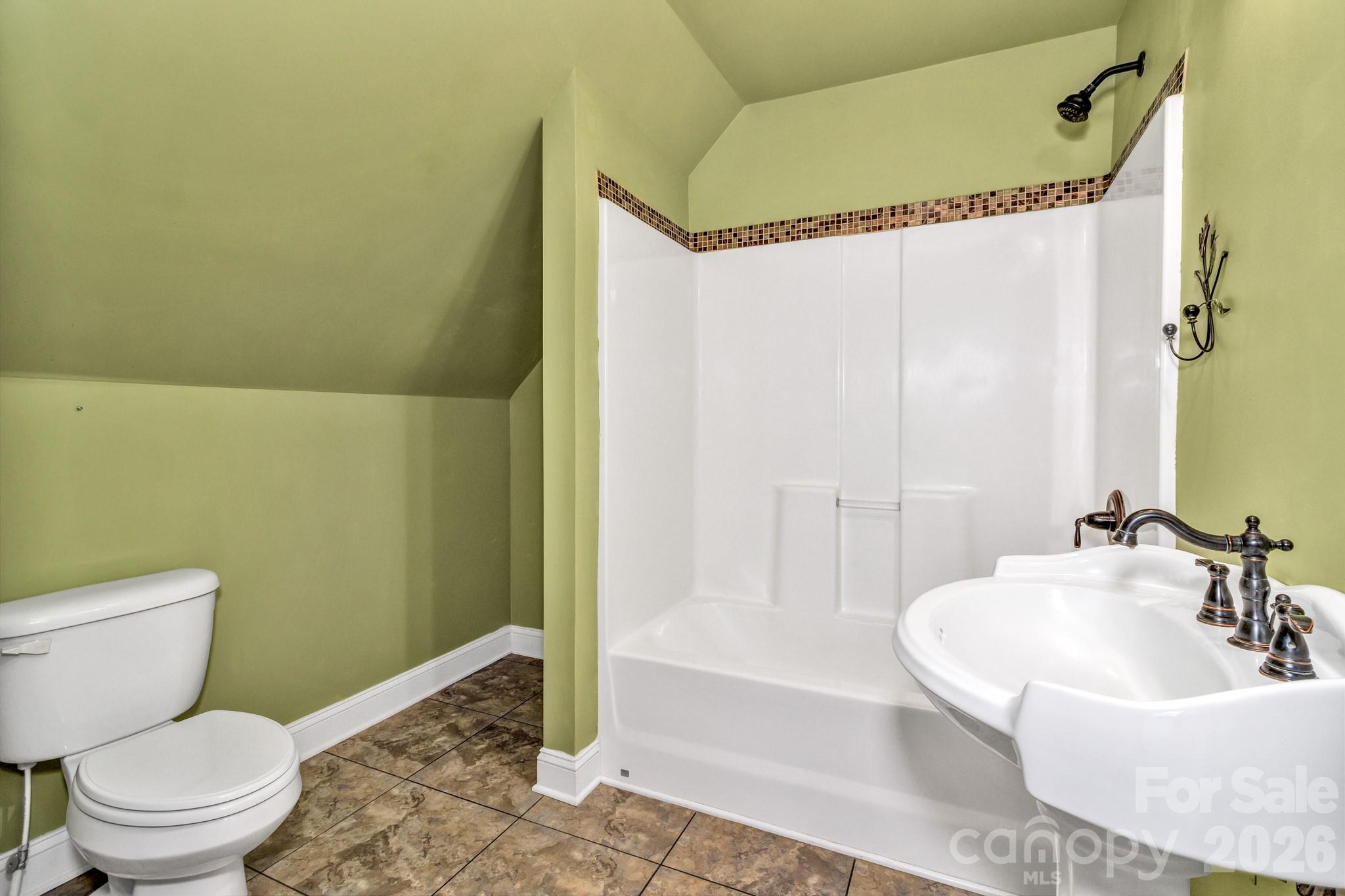 387 Goodview Drive — Hendersonville