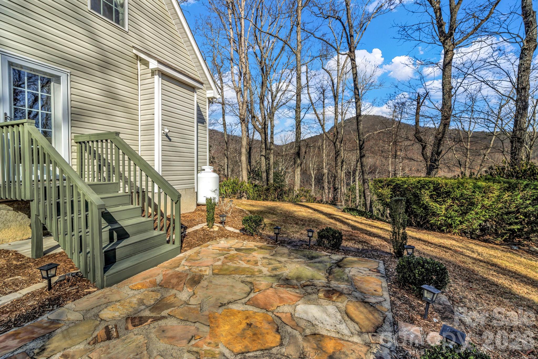 387 Goodview Drive — Hendersonville