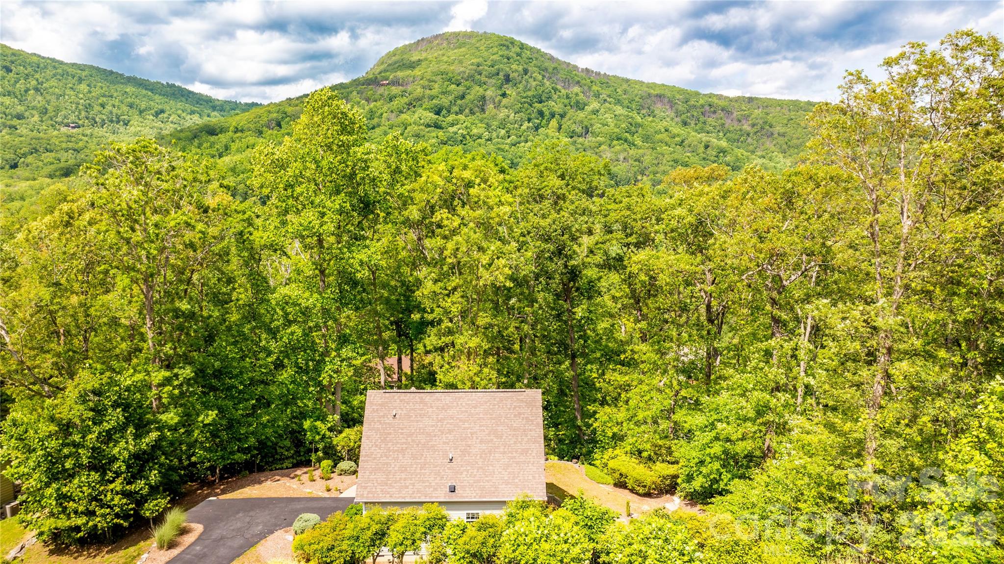 387 Goodview Drive — Hendersonville