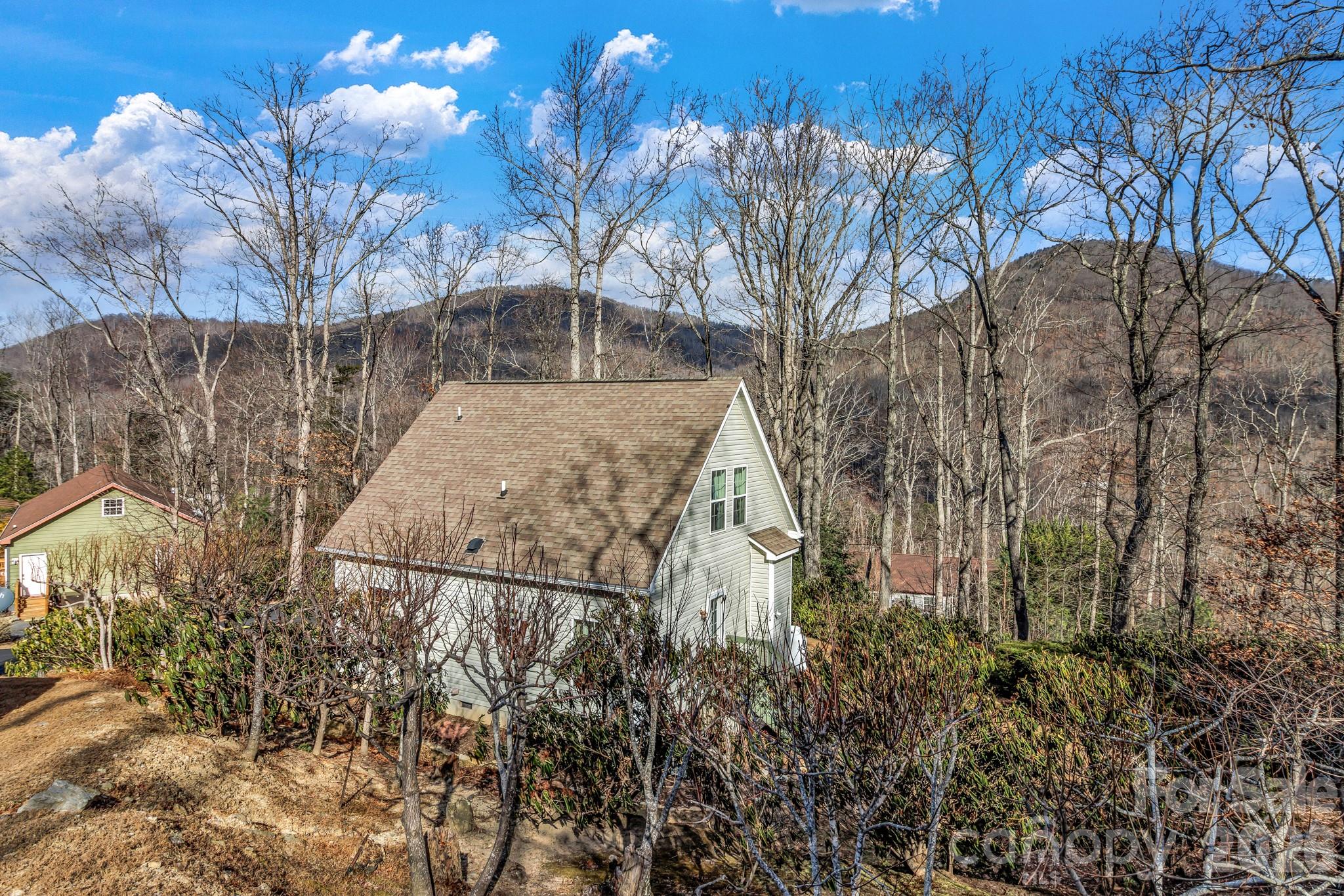 387 Goodview Drive — Hendersonville