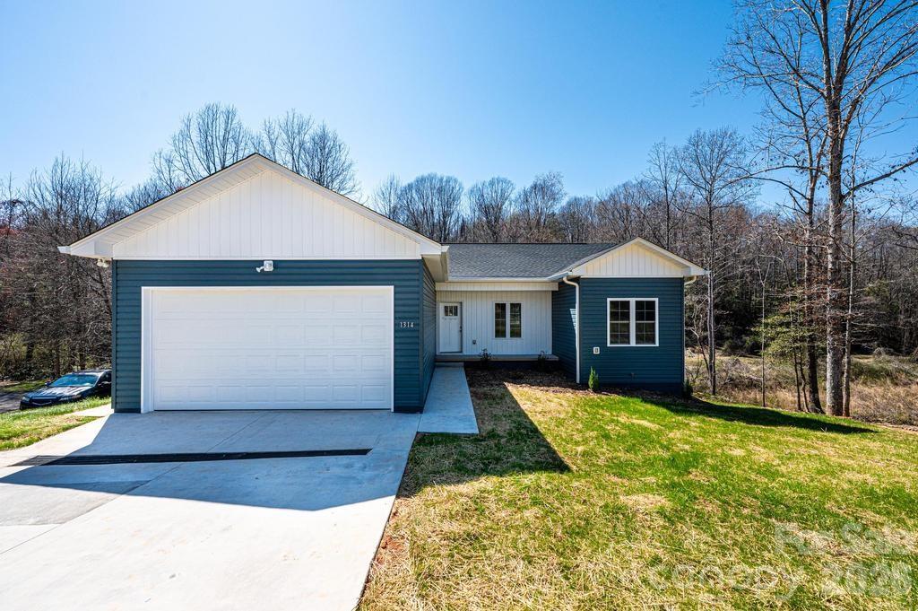 1314 39th Street Circle SW — Hickory
