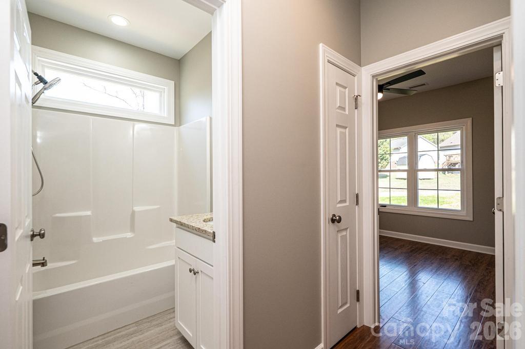 1314 39th Street Circle SW — Hickory