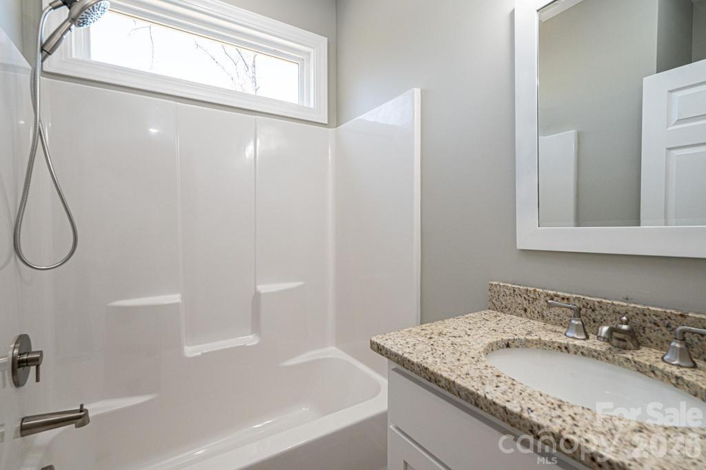 1314 39th Street Circle SW — Hickory