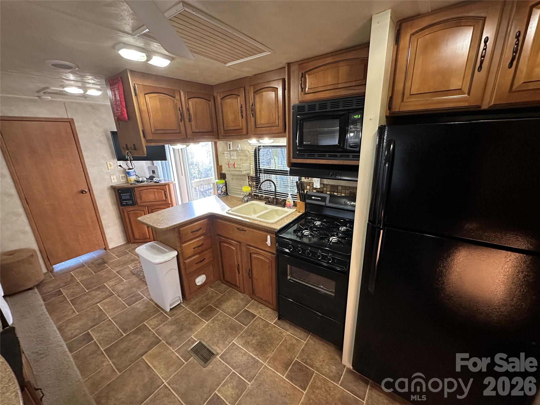 121 Sparrow Lane — New London