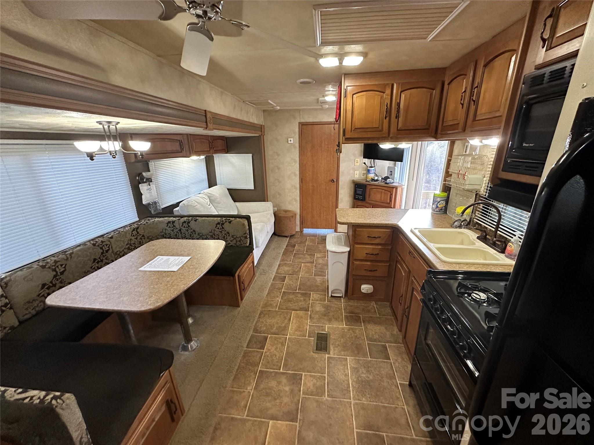 121 Sparrow Lane — New London