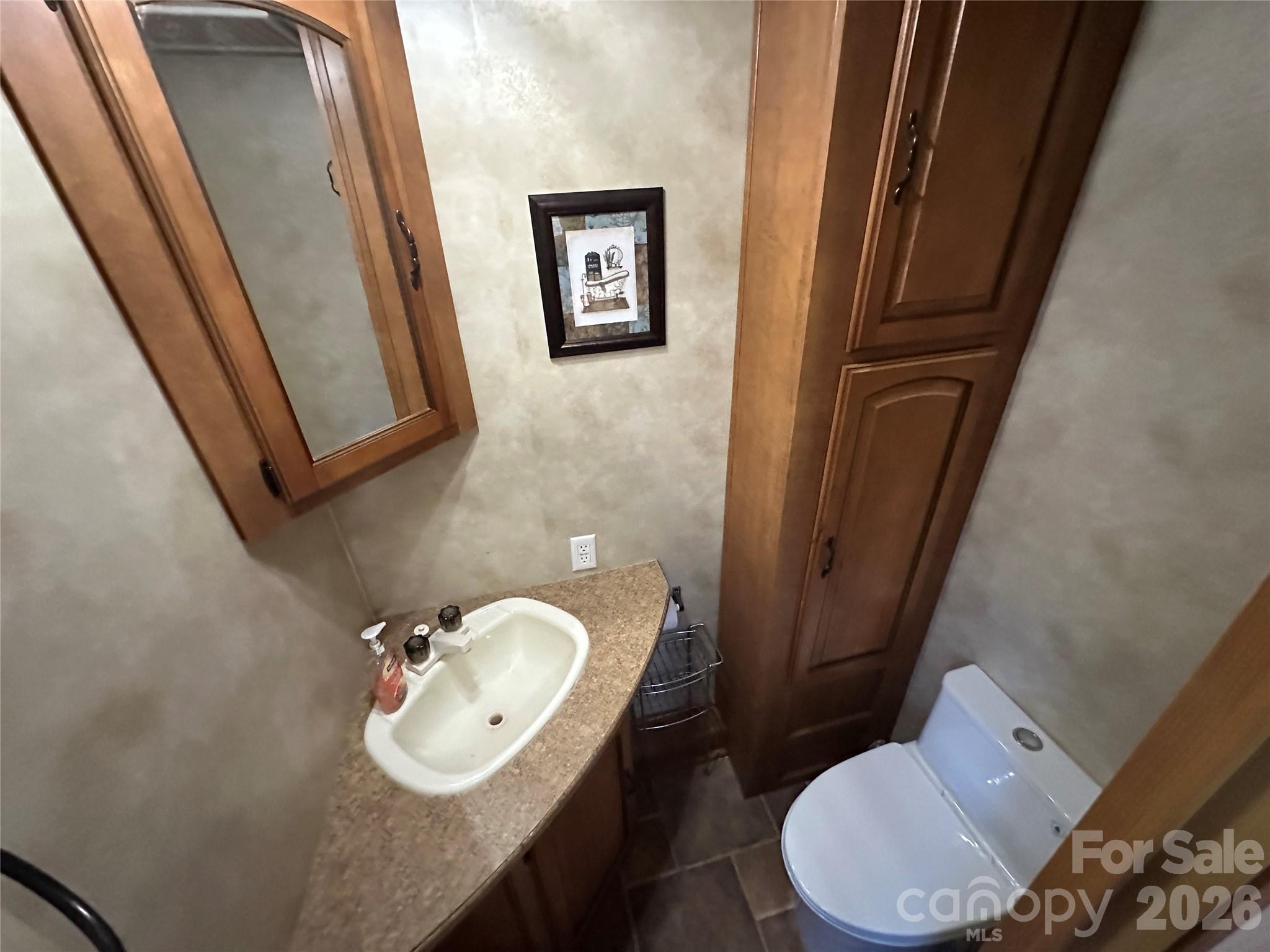 121 Sparrow Lane — New London