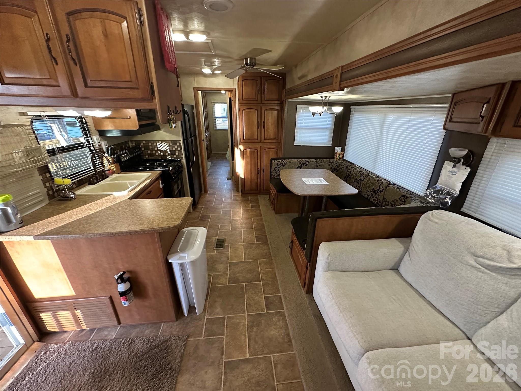 121 Sparrow Lane — New London