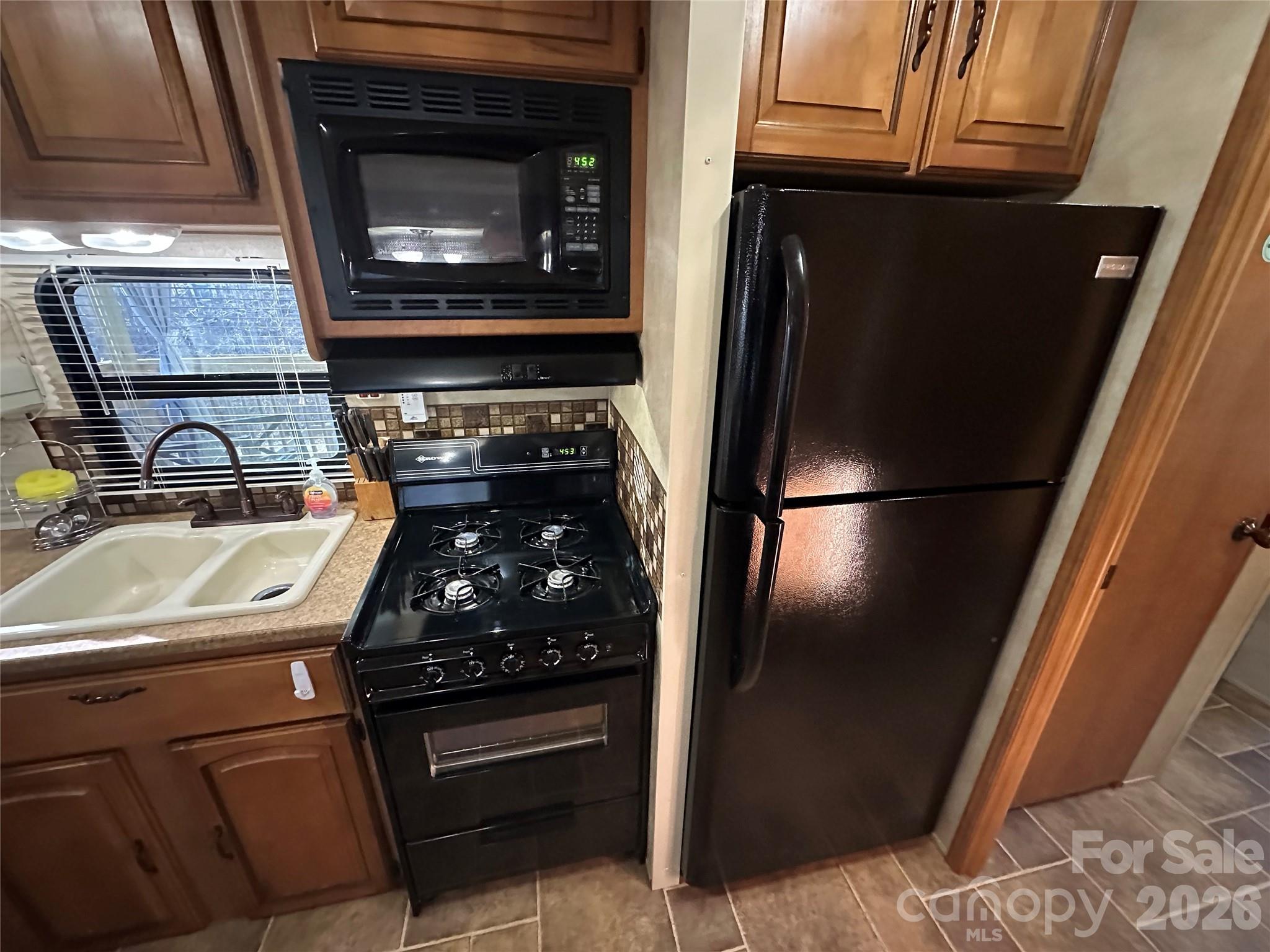 121 Sparrow Lane — New London